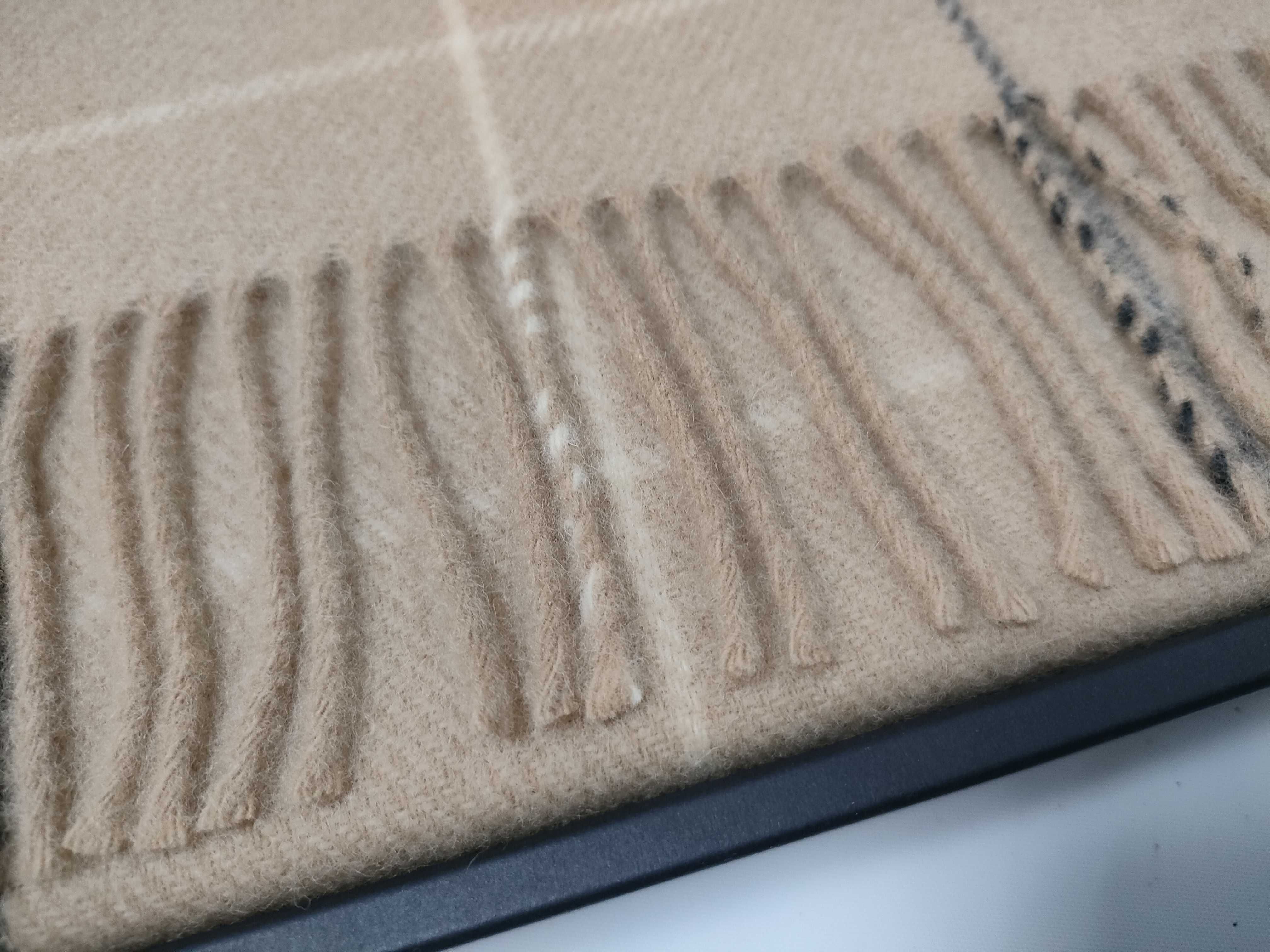 wool shawl/blanket, brown, unused, with box and other accessories. — view 5