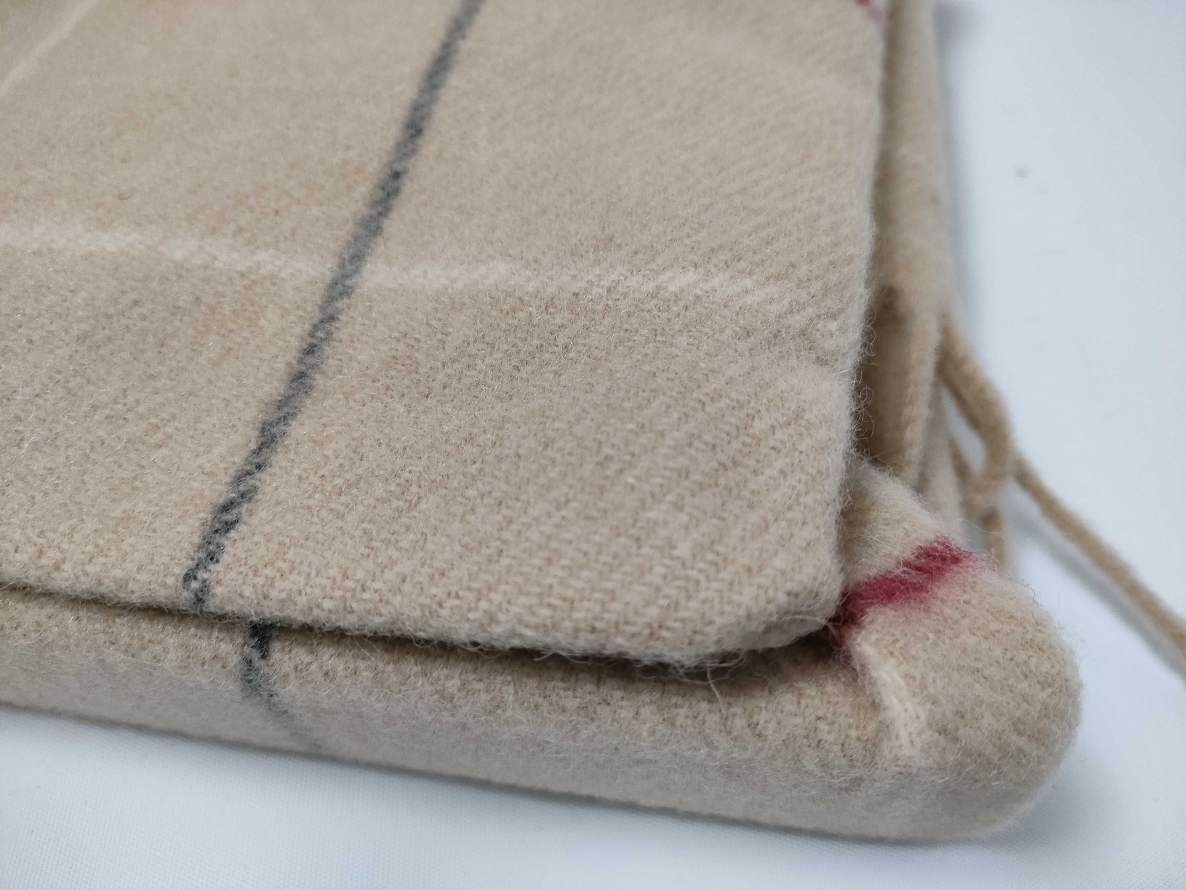 wool shawl/blanket, brown, unused, with box and other accessories. — view 7
