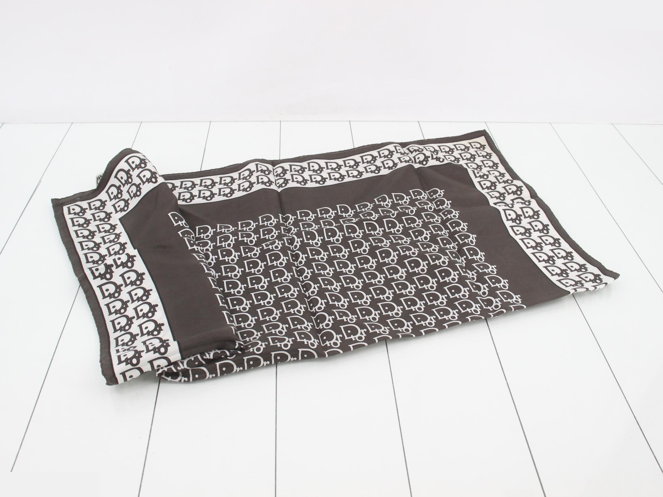 scarf — view 3