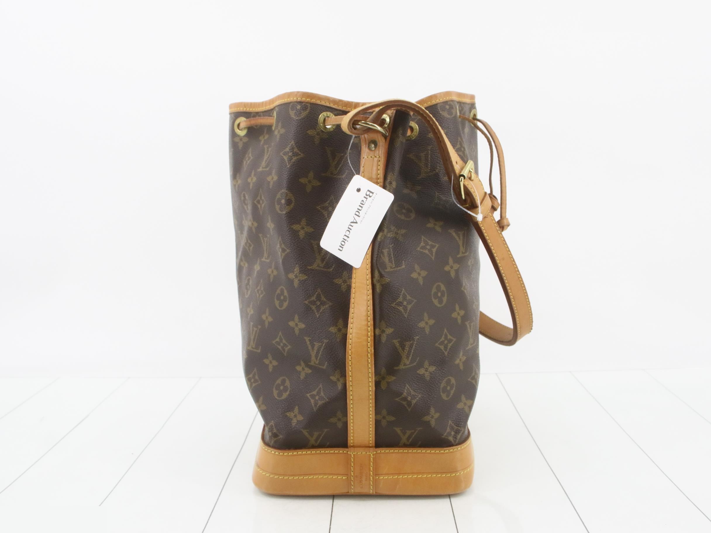 M42224 Noe Shoulder Bag — view 4