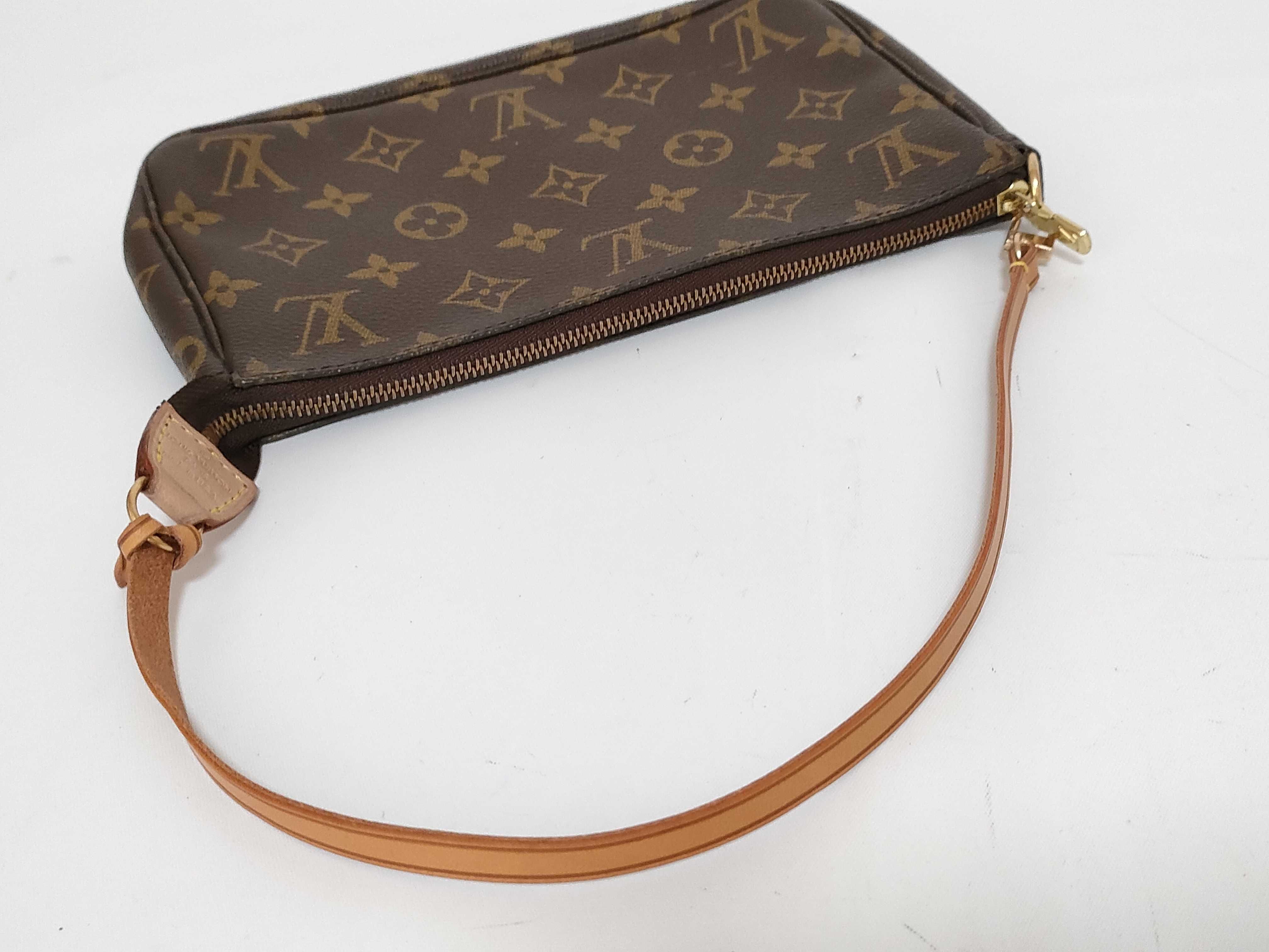 Monogram Louis Vuitton Monogram Accessoires VI1929 Pouch — view 3