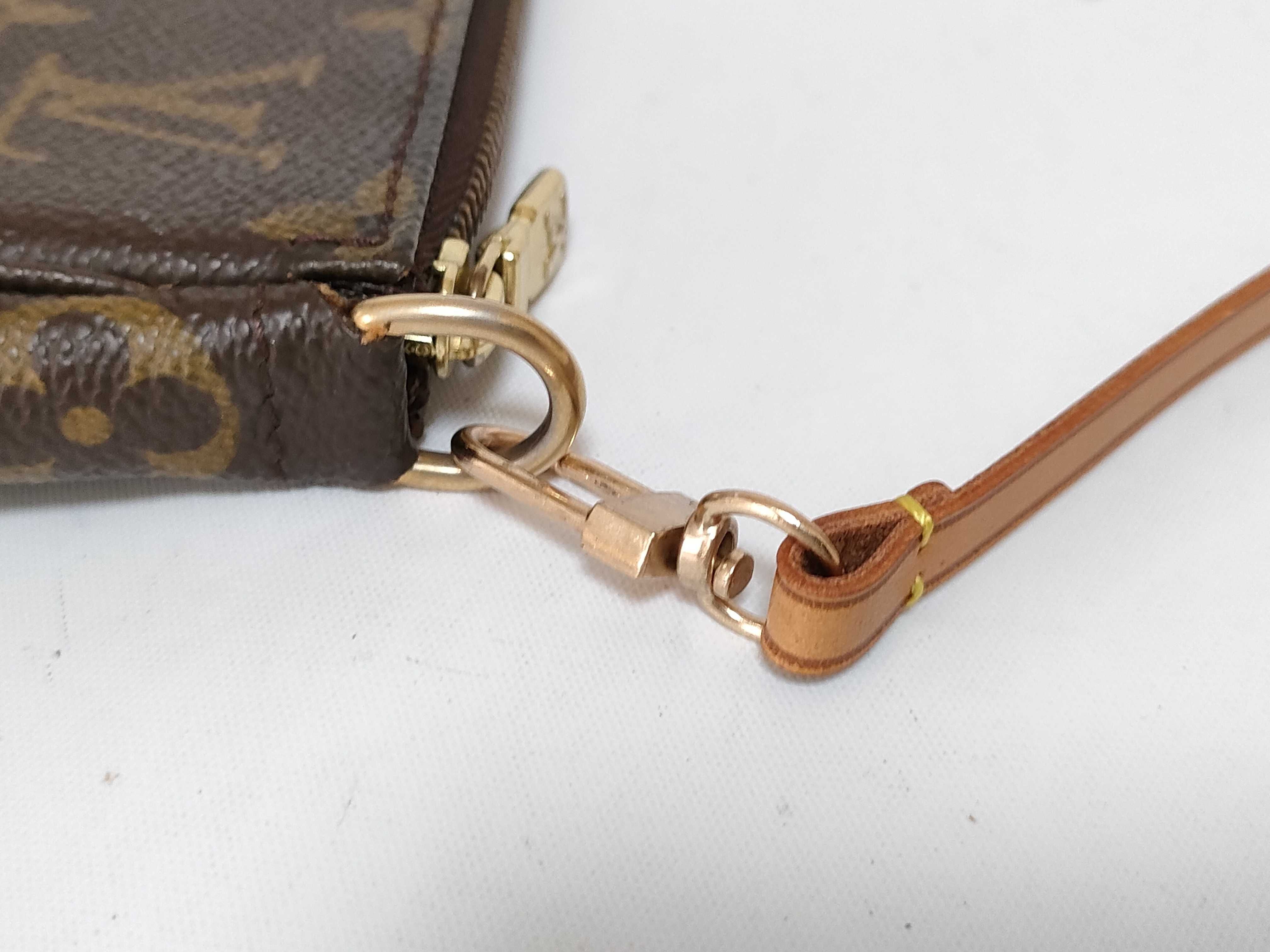 Monogram Louis Vuitton Monogram Accessoires VI1929 Pouch — view 5