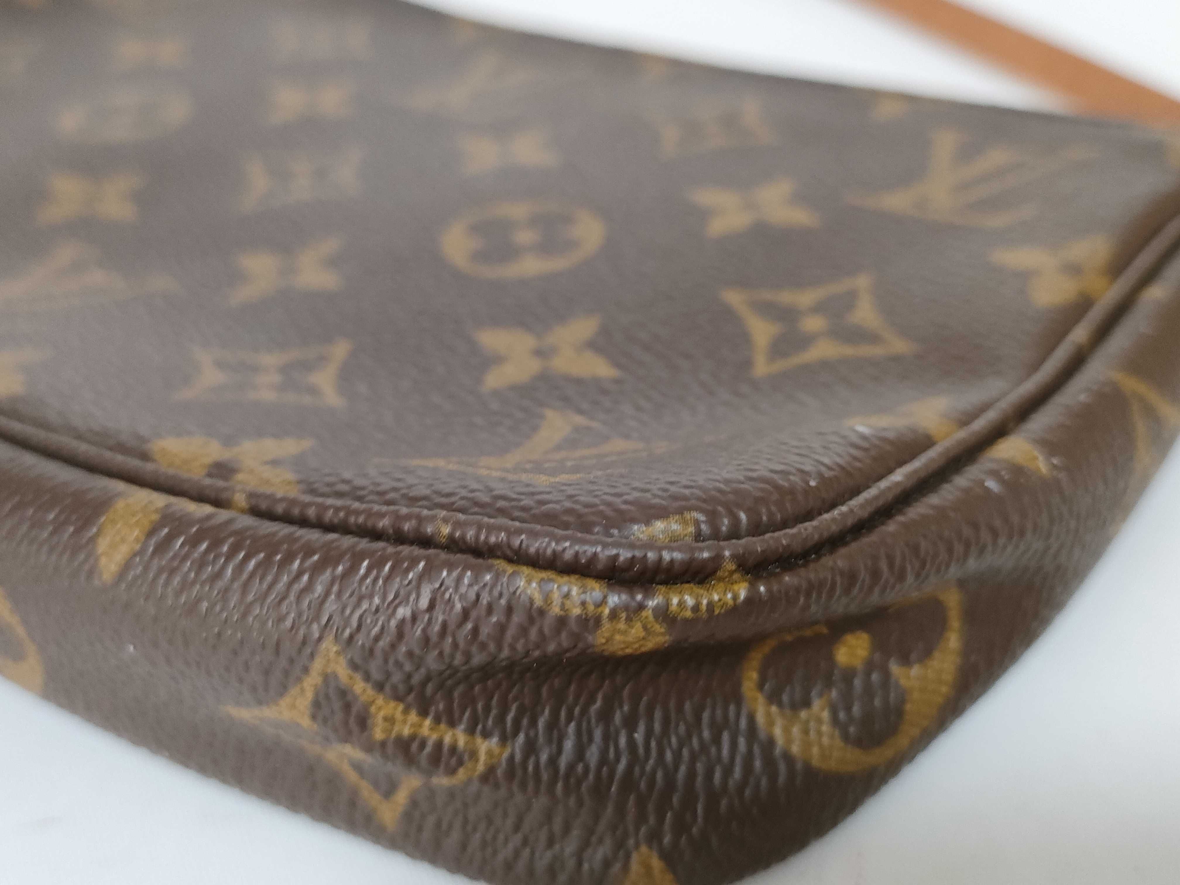 Monogram Louis Vuitton Monogram Accessoires VI1929 Pouch — view 7