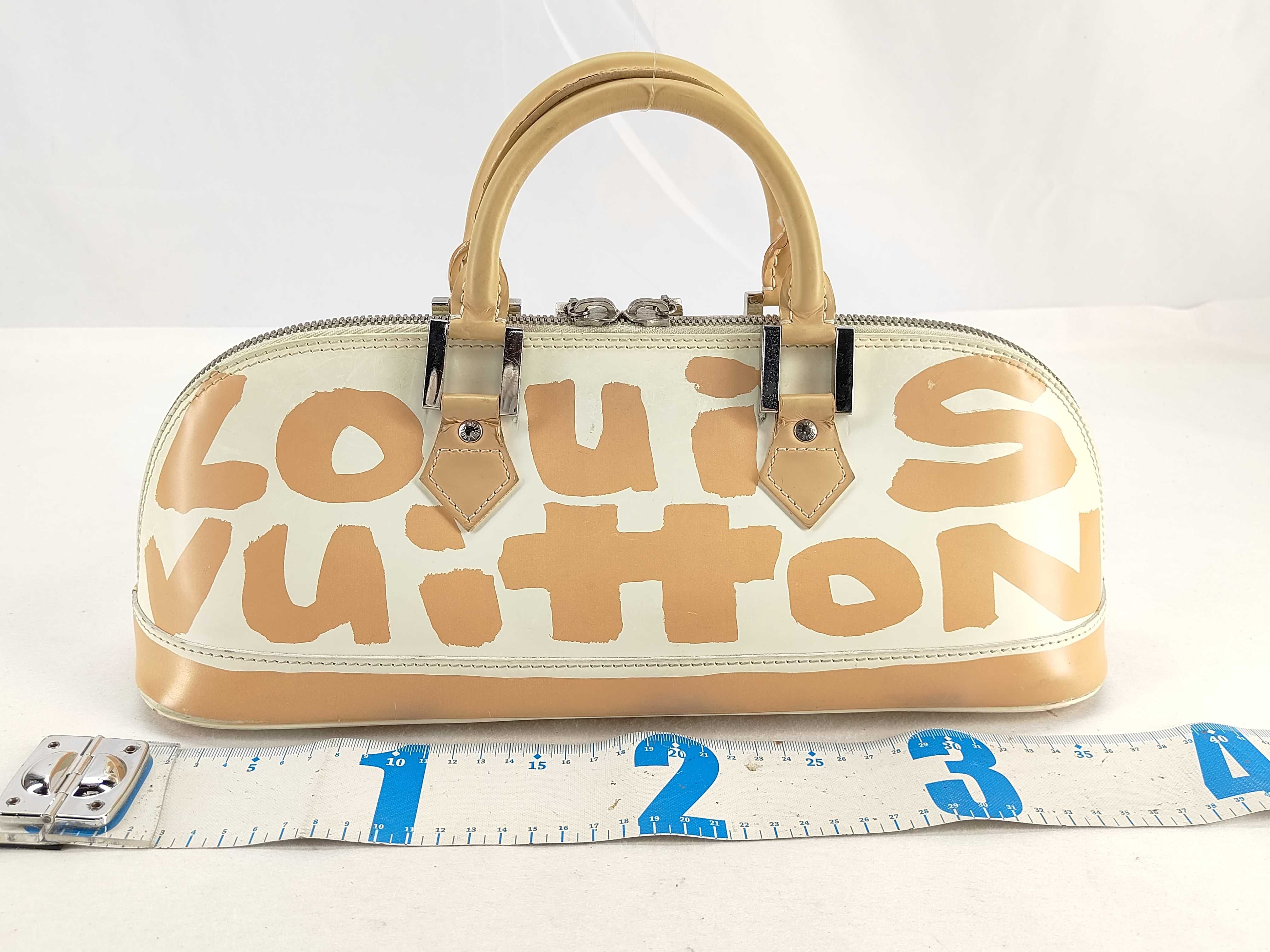Monogram Graffiti Alma Horizontal M92176 BA0021 White Boston Bag — view 2