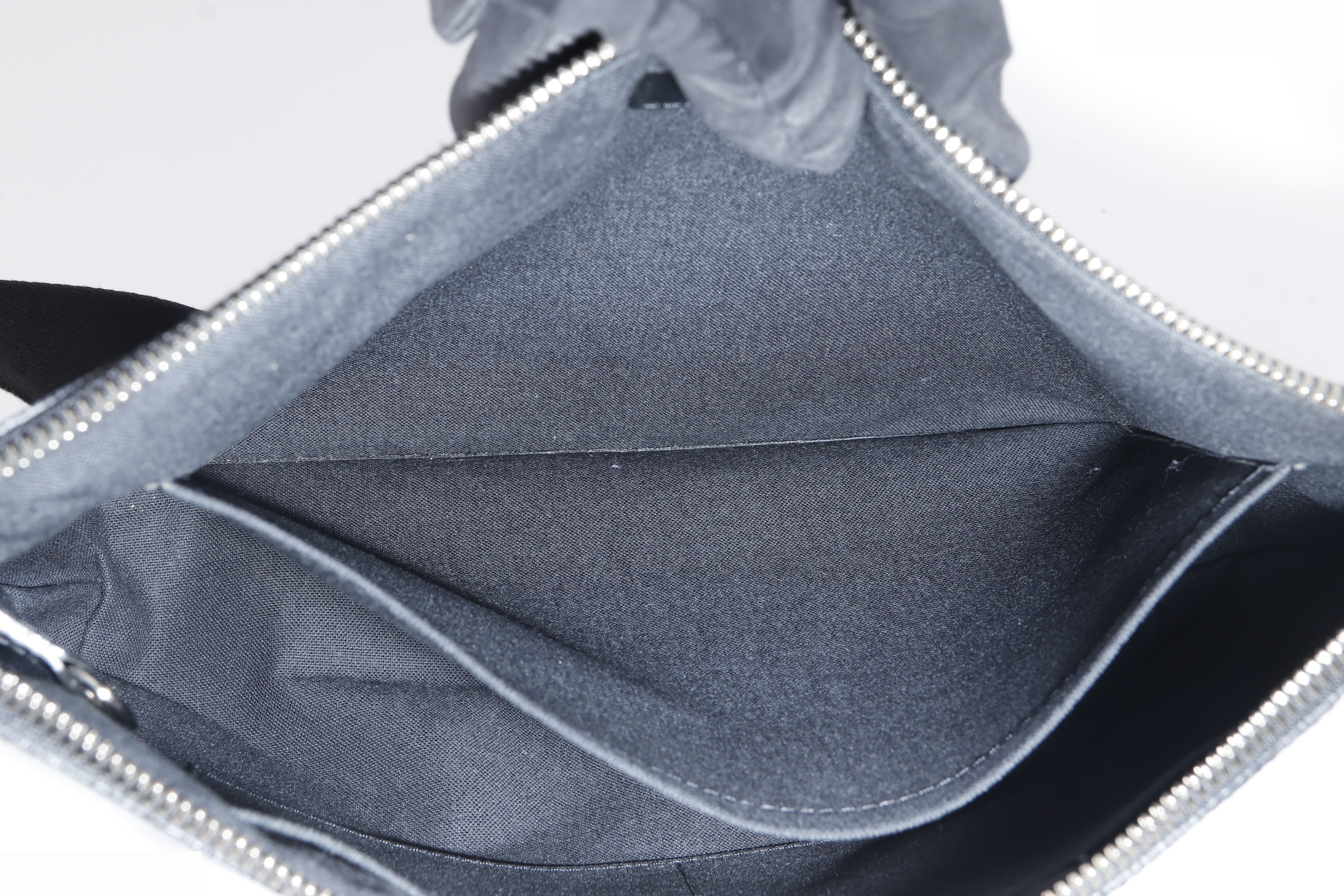 MICK MM MESSENGER DAMIER GRAPHITE SHW — view 11