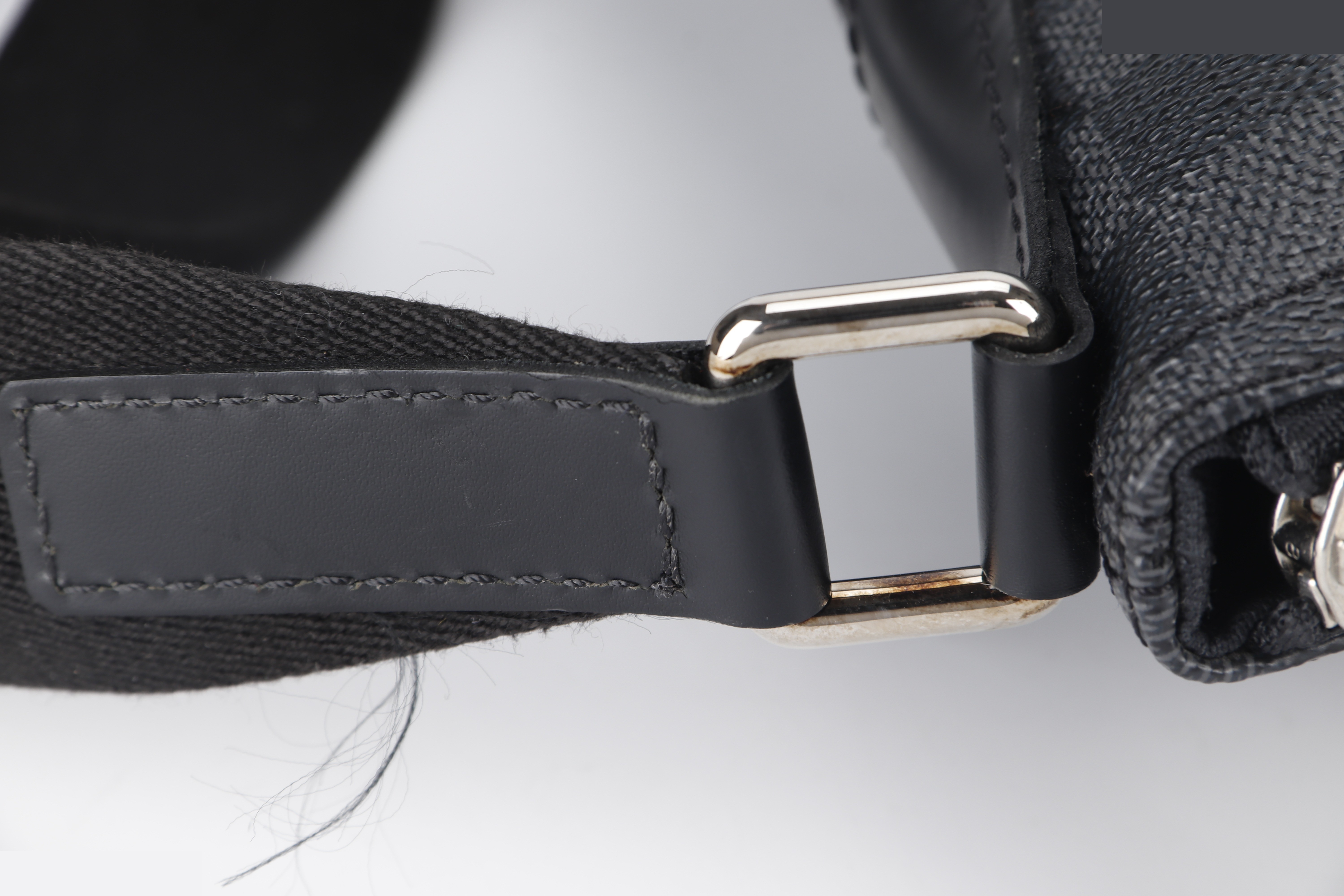 MICK MM MESSENGER DAMIER GRAPHITE SHW — view 3