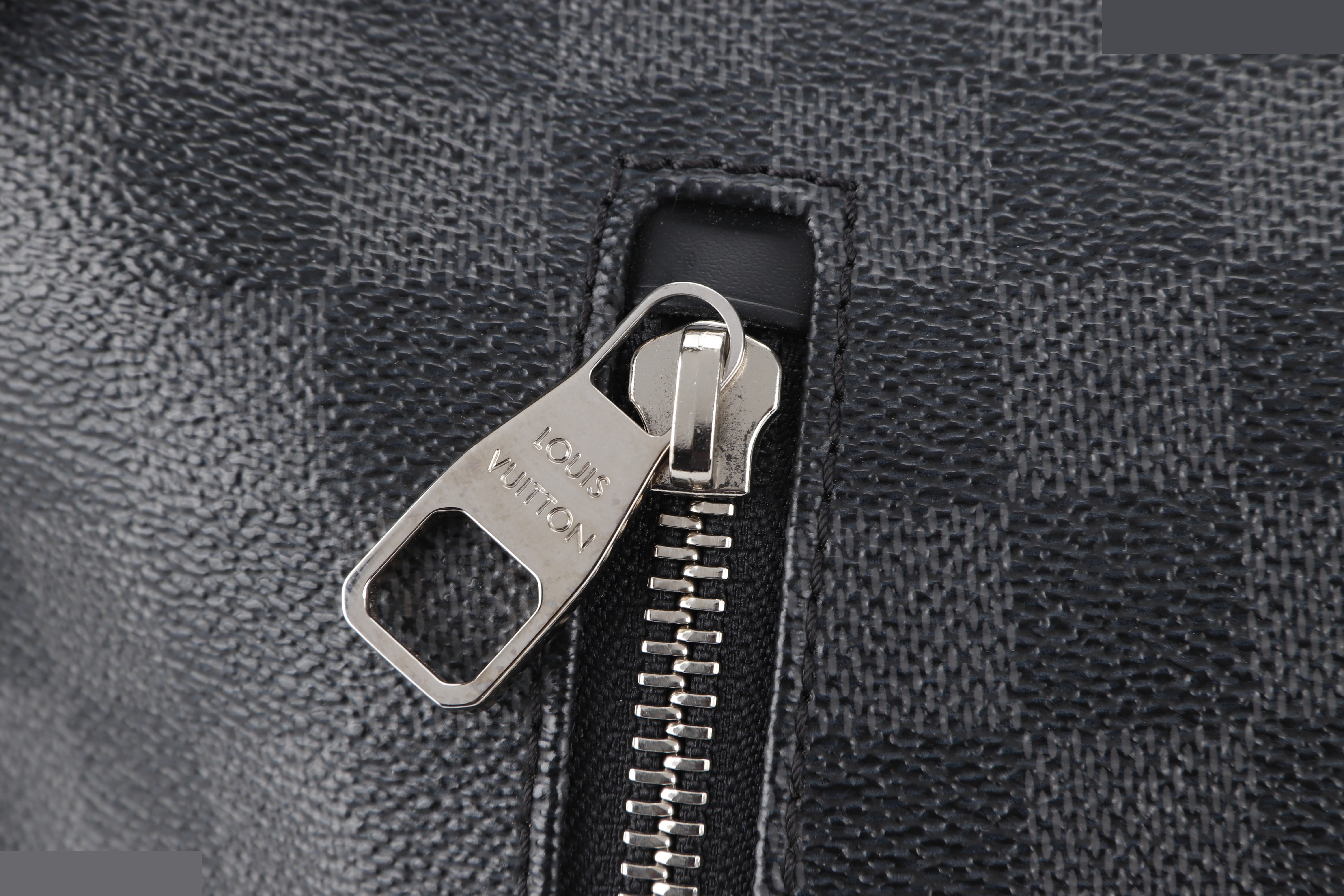 MICK MM MESSENGER DAMIER GRAPHITE SHW — view 4