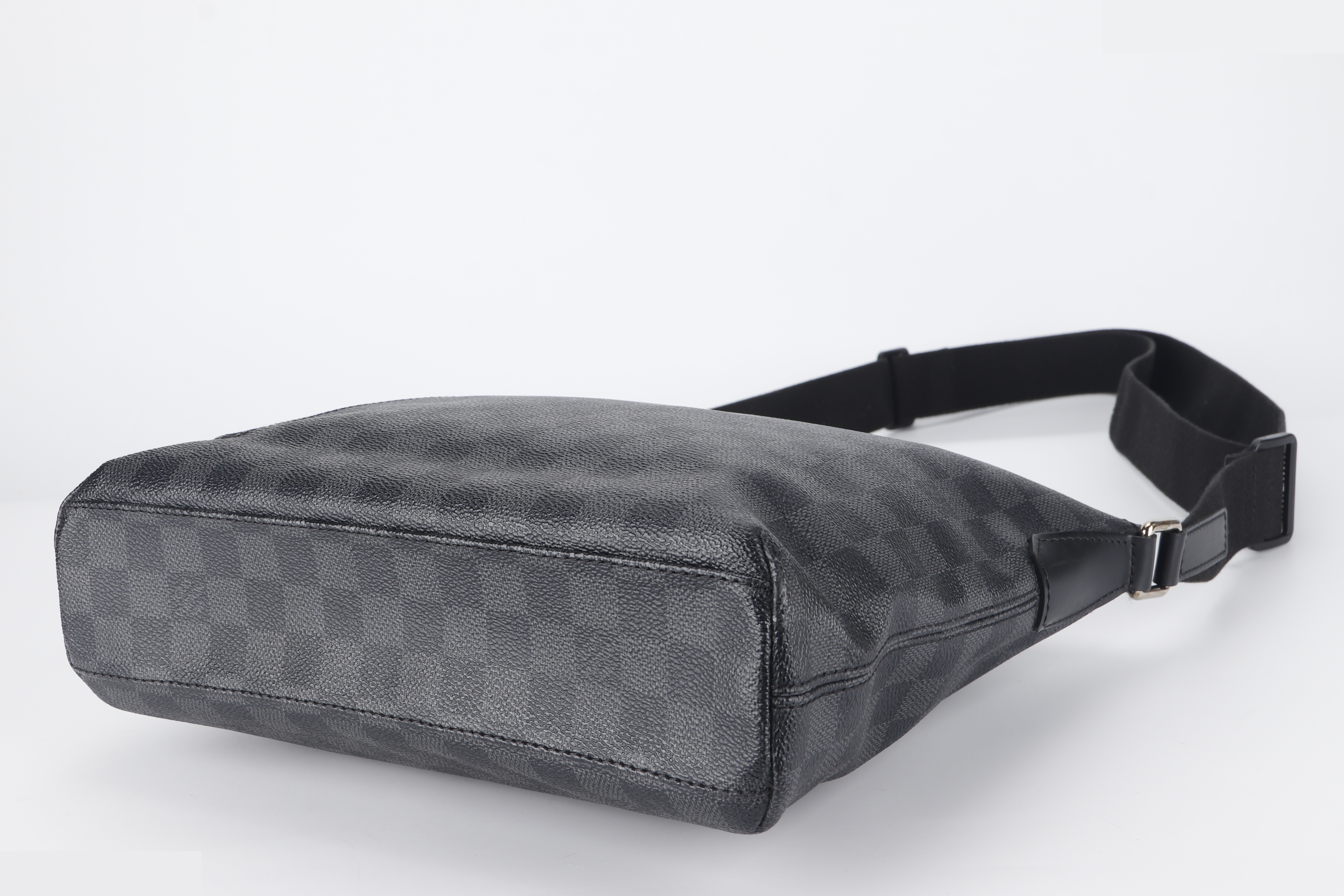 MICK MM MESSENGER DAMIER GRAPHITE SHW — view 5