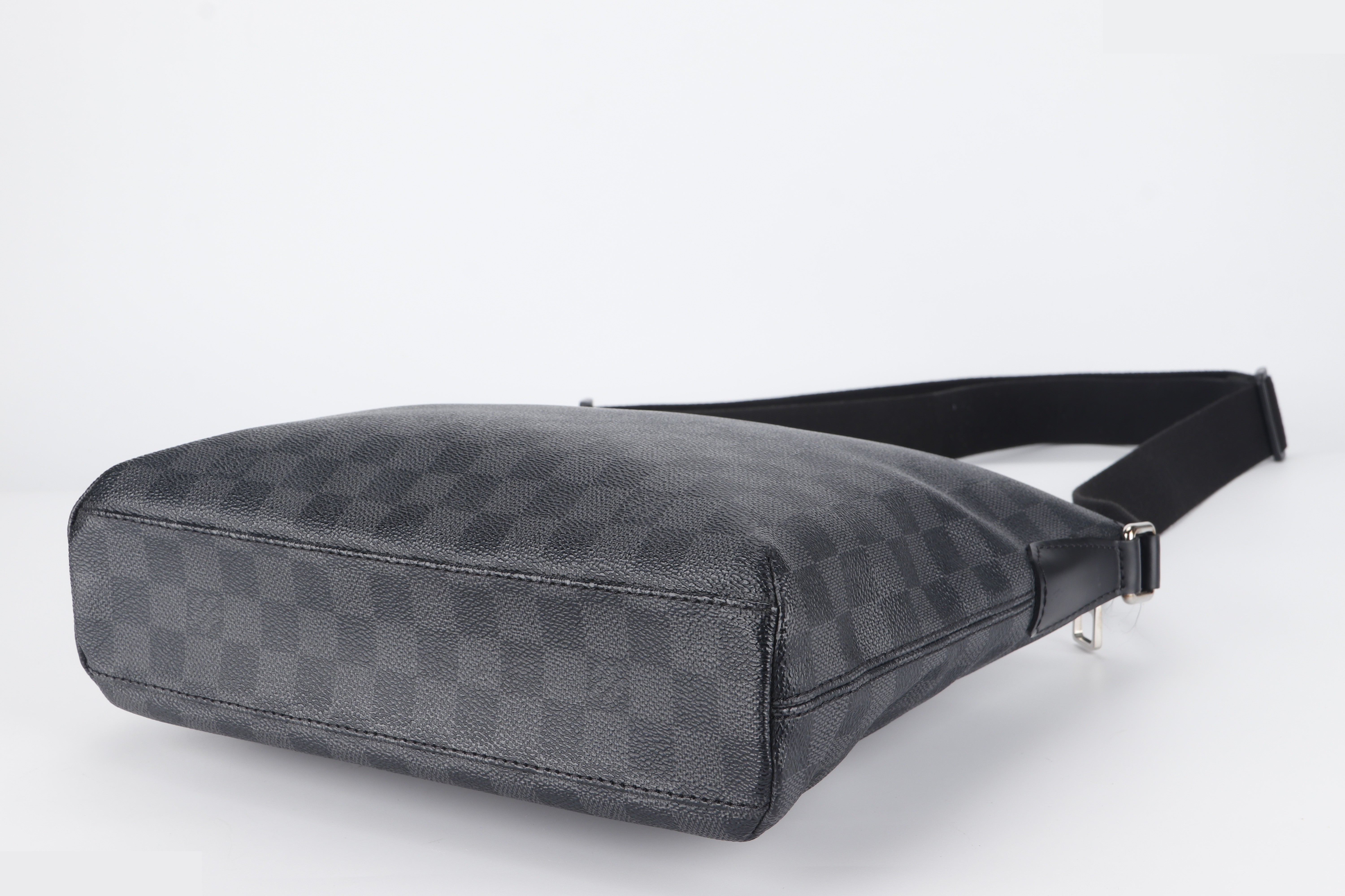 MICK MM MESSENGER DAMIER GRAPHITE SHW — view 6