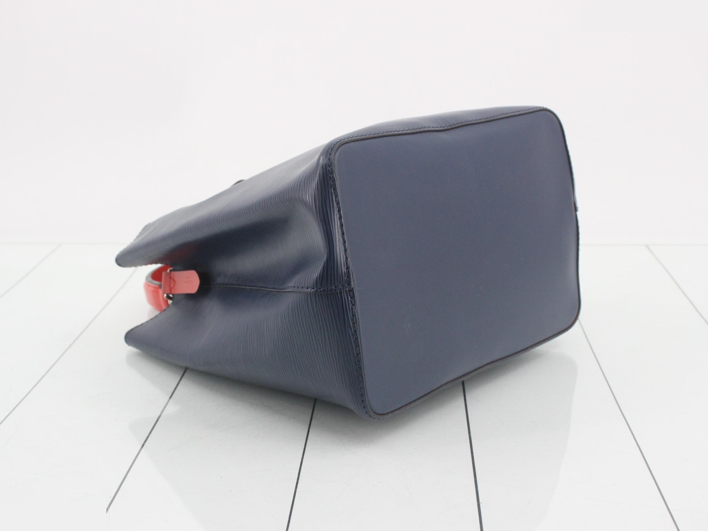 Epi NeoNoe Indigo Blue 2-Way Handbag — view 5