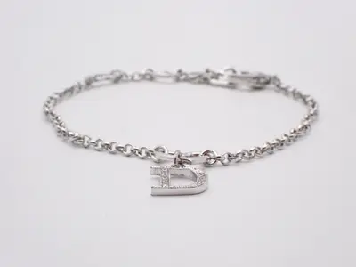 Other lines: Precious metal bracelets and bangles (metal), wrist circumference approximately 19 cm.