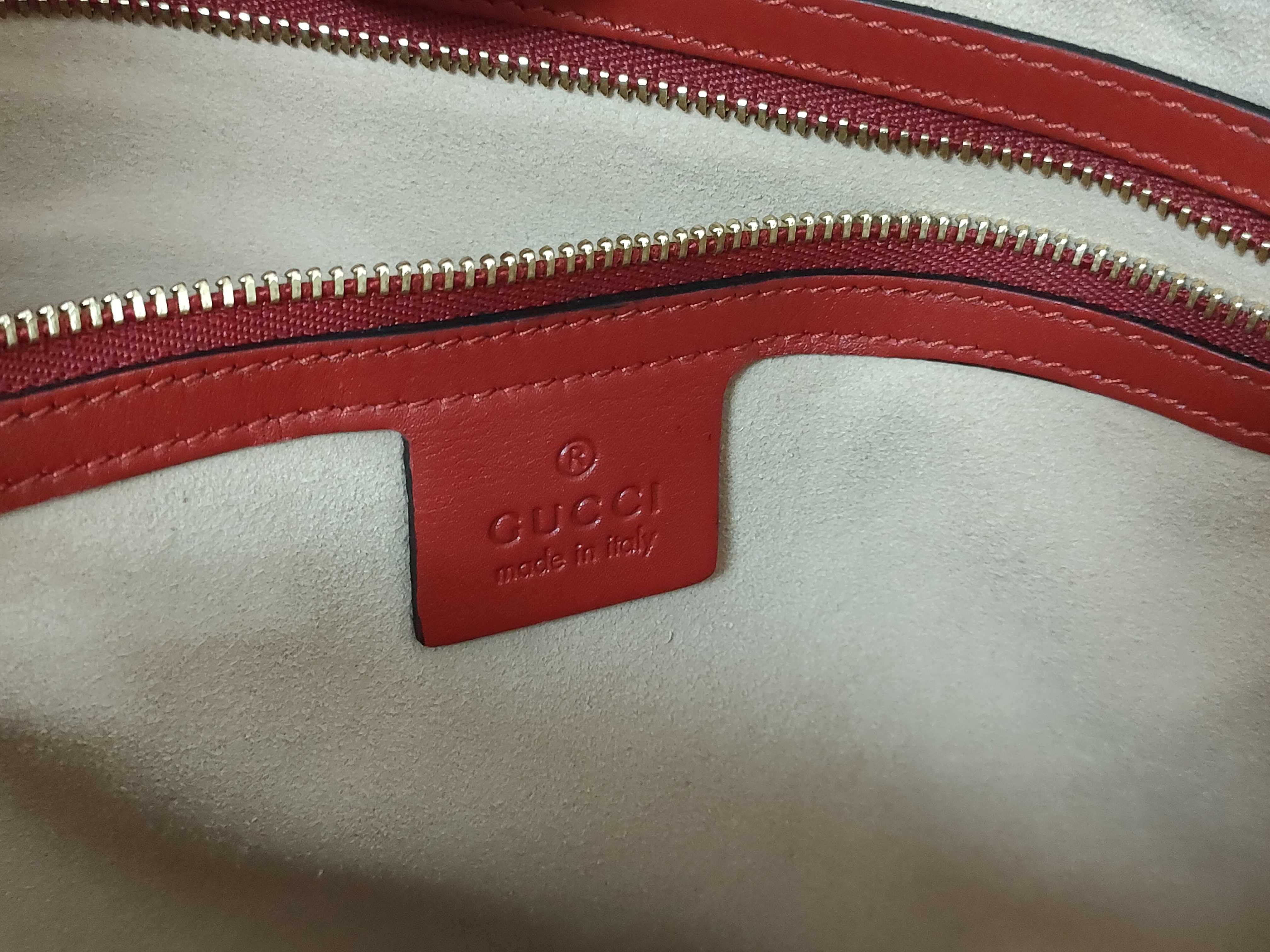 Interlocking G Chain Tote Bag — view 11