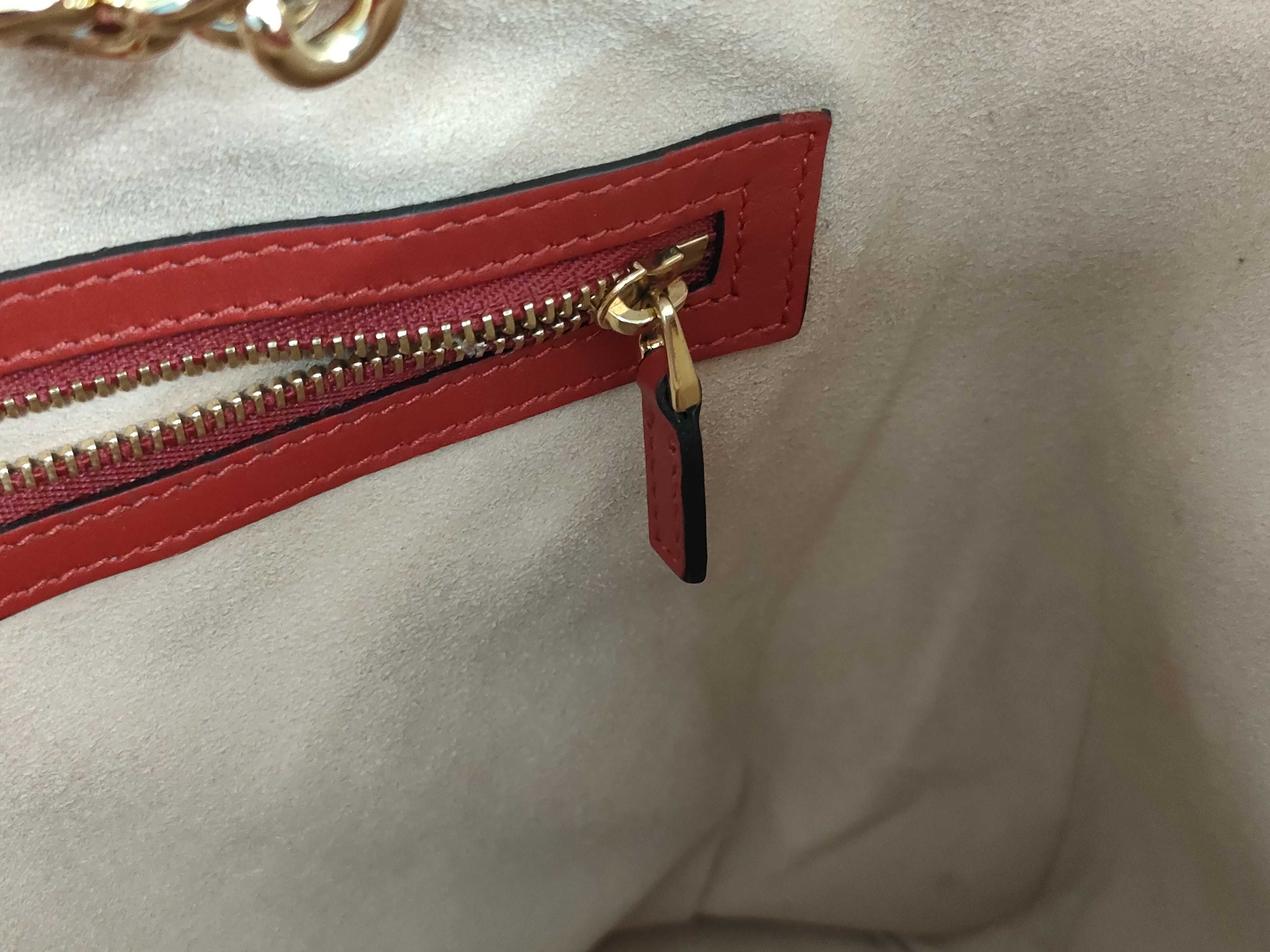 Interlocking G Chain Tote Bag — view 12
