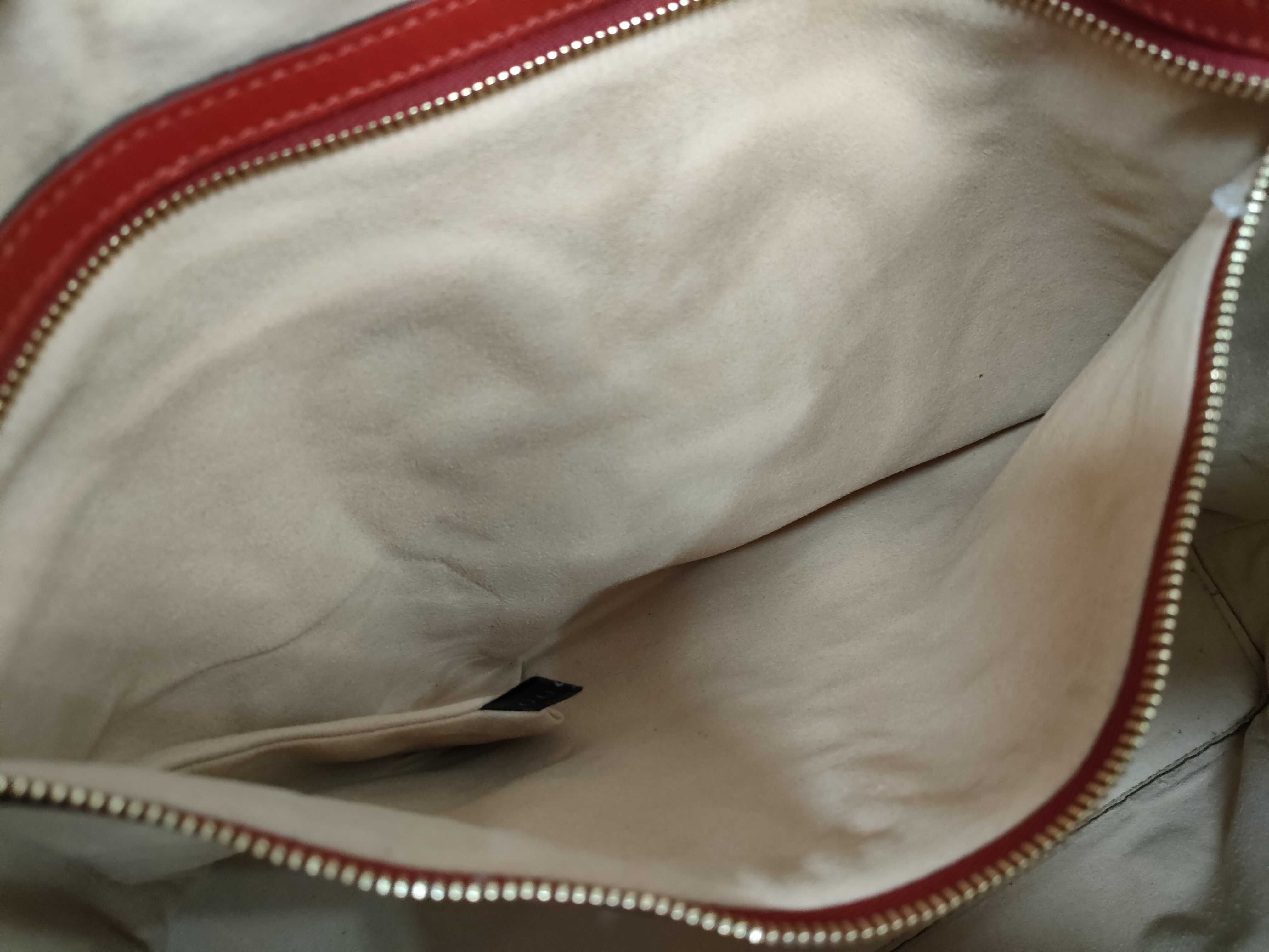 Interlocking G Chain Tote Bag — view 10