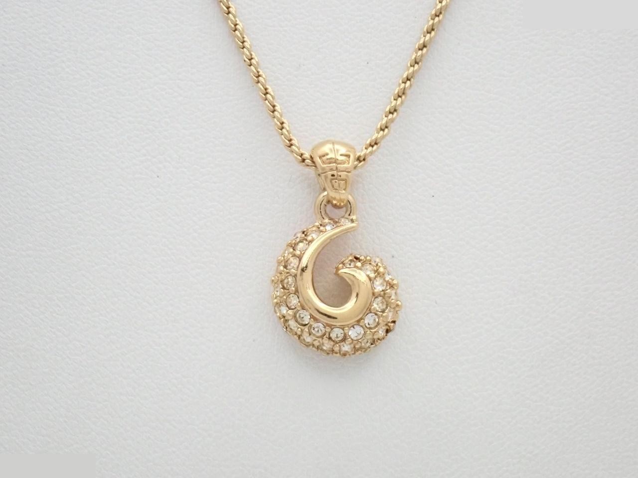 Gold necklace, chain approximately 50cm