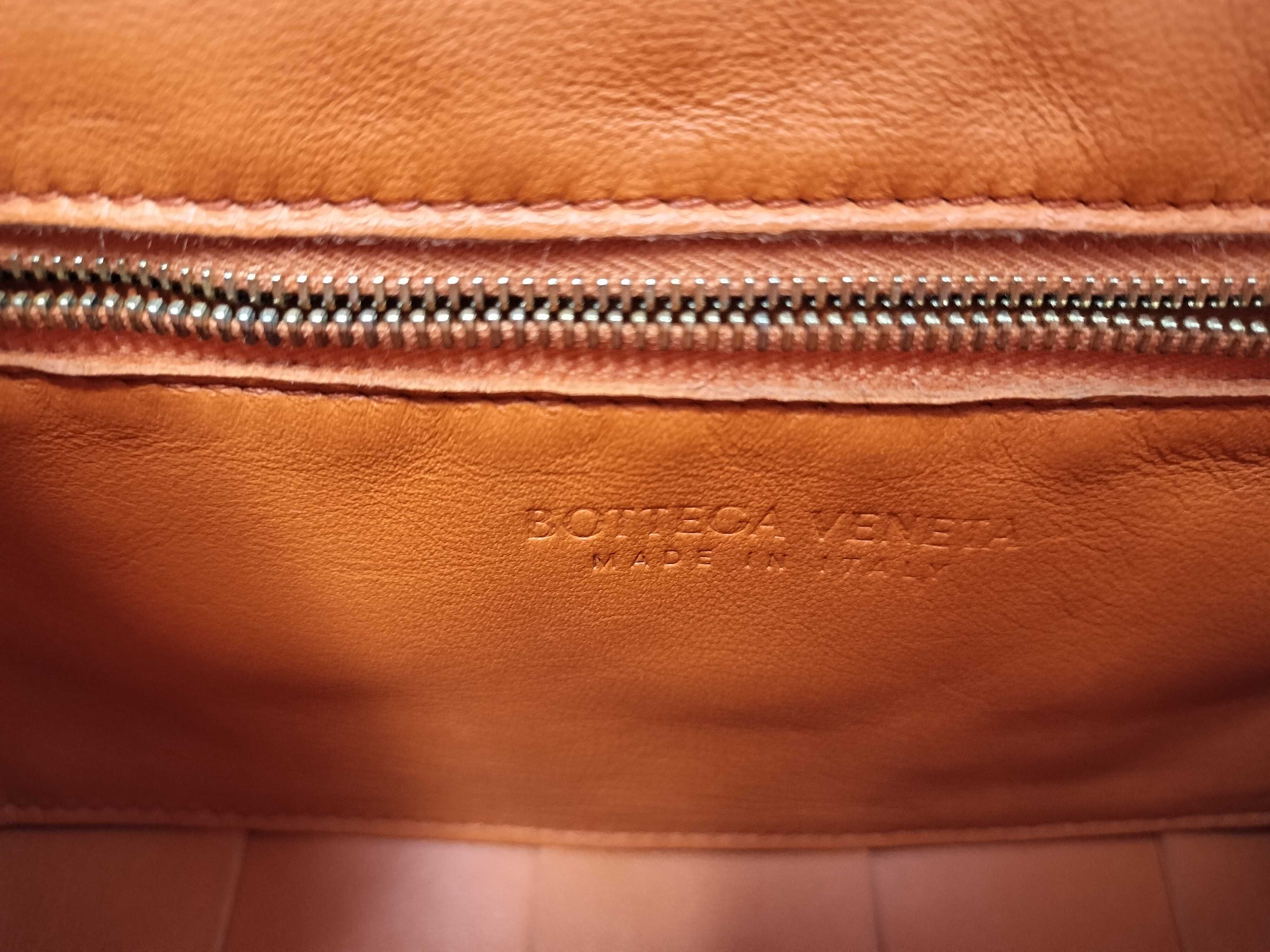 Intrecciato Bottega Veneta Cassette Shoulder Bag — view 11