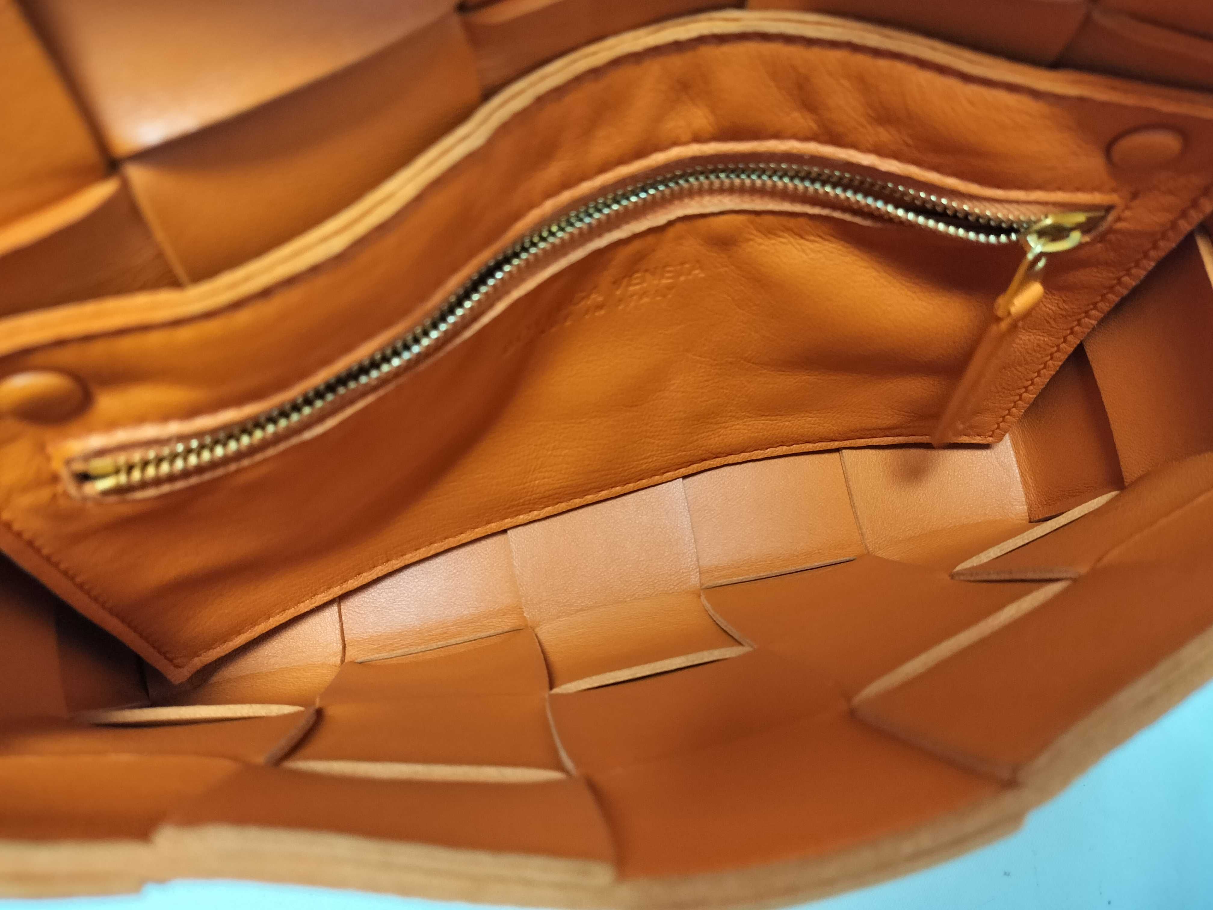 Intrecciato Bottega Veneta Cassette Shoulder Bag — view 10