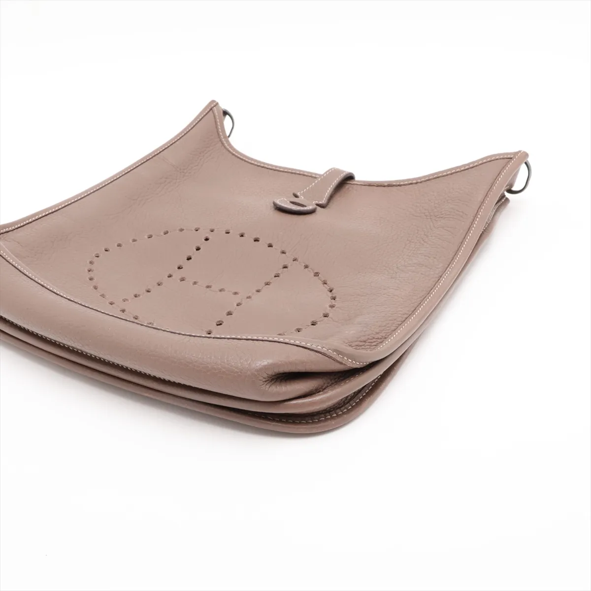 Evelyne II 29 PM, Taurillon Clemence leather, Etoupe color, silver hardware, stamp unknown. — view 3