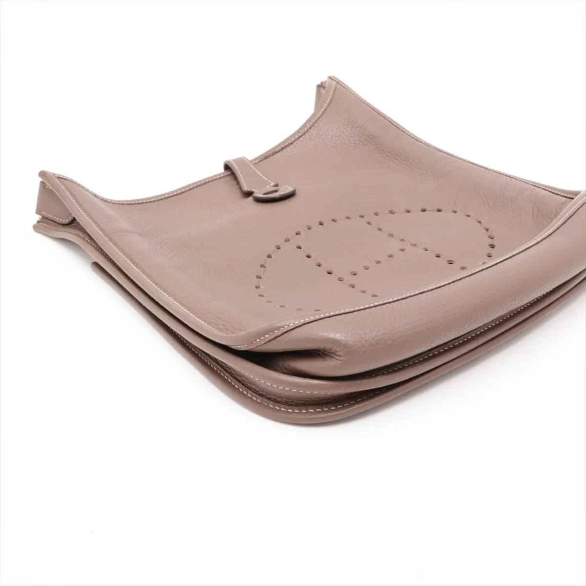 Evelyne II 29 PM, Taurillon Clemence leather, Etoupe color, silver hardware, stamp unknown. — view 4