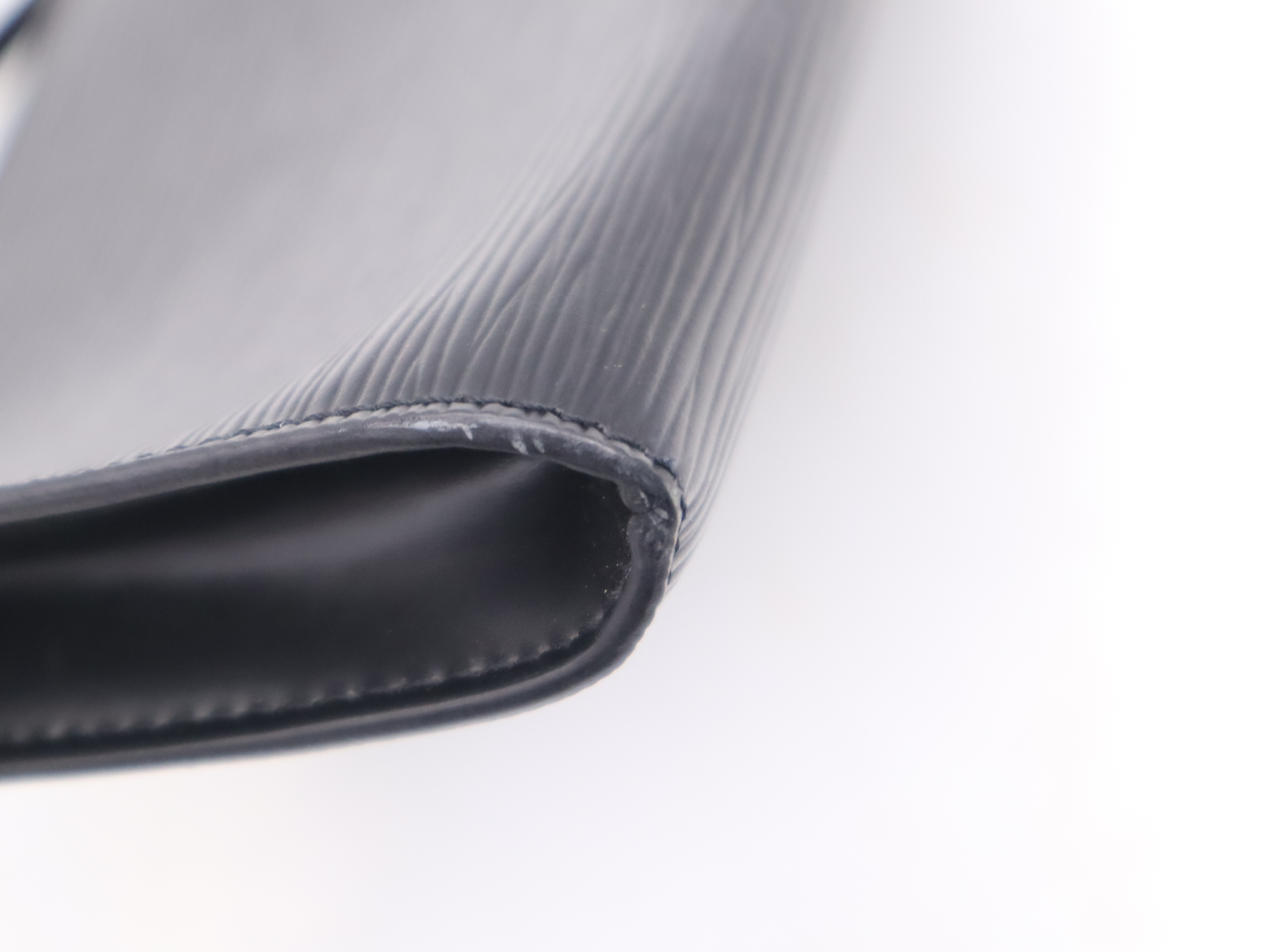 M52942 Epi Pochette Accessoires Noir Pouch — view 9