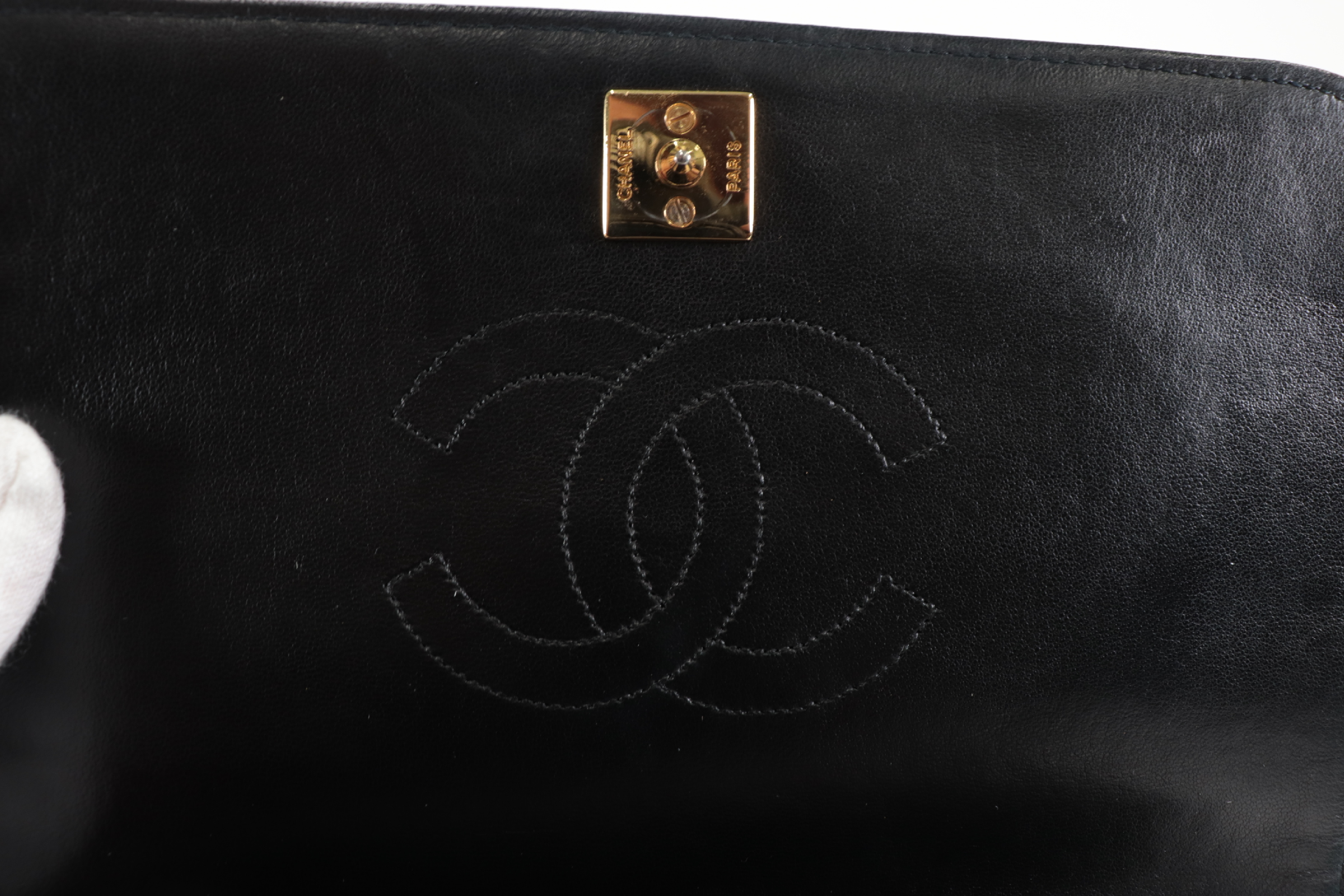 Matelassé Lambskin Full Flap Push Chain Shoulder Bag — view 9