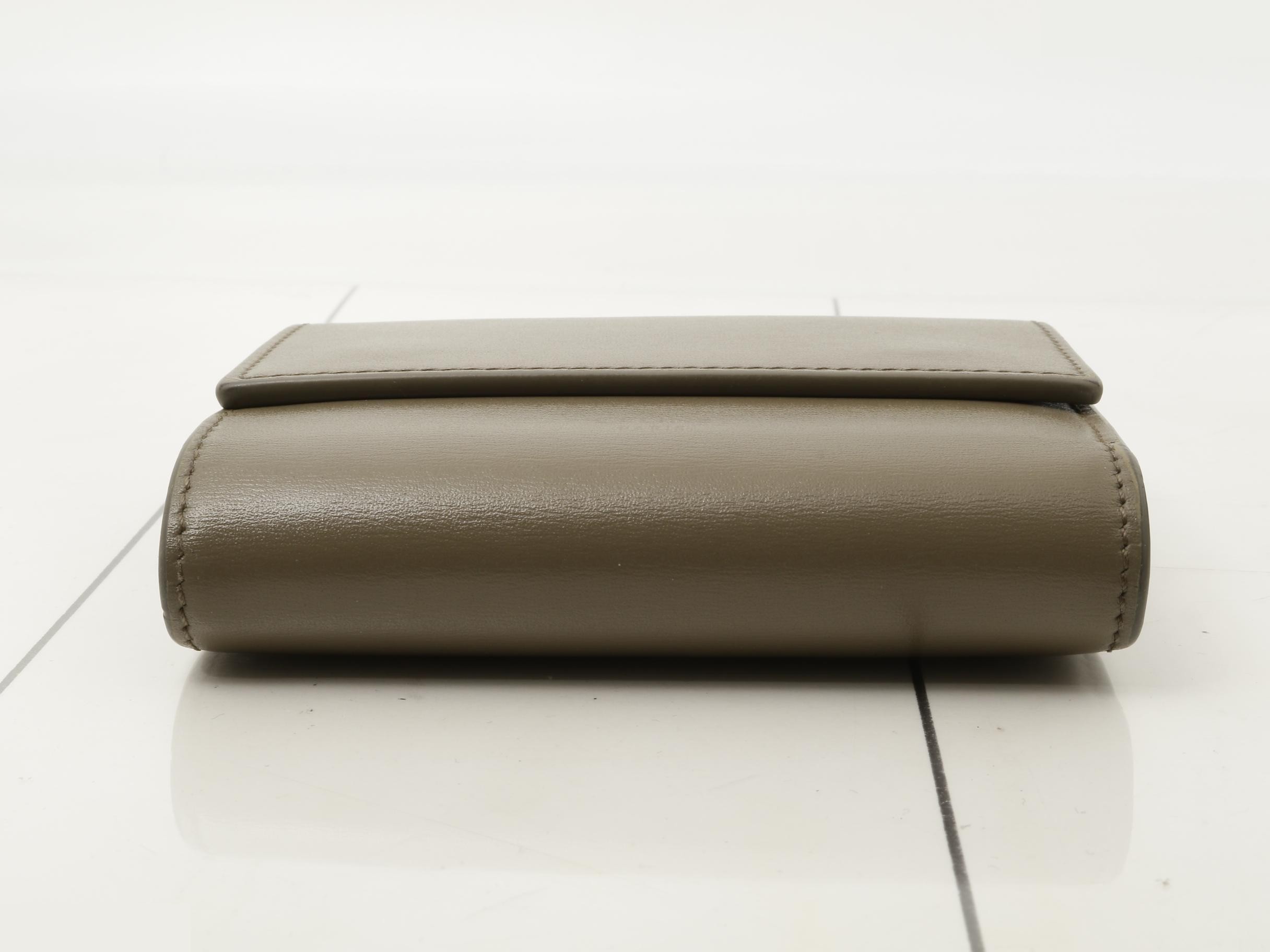 wallet — view 3
