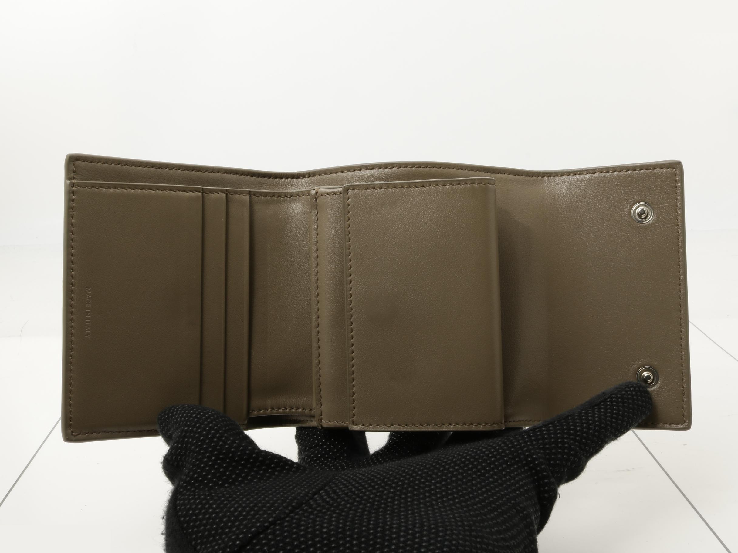 wallet — view 4