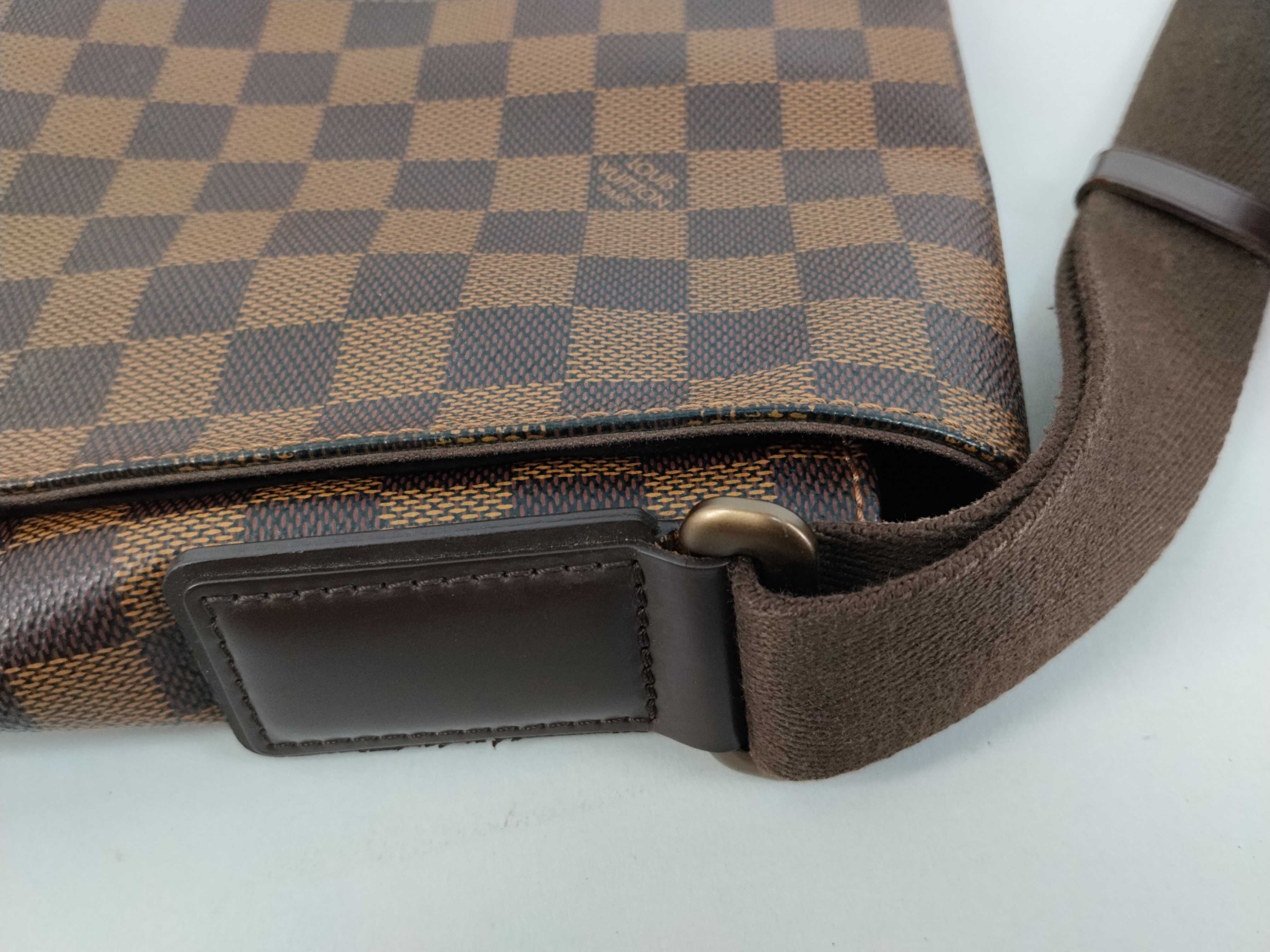 Damier Louis Vuitton Damier Shoulder Bag — view 5