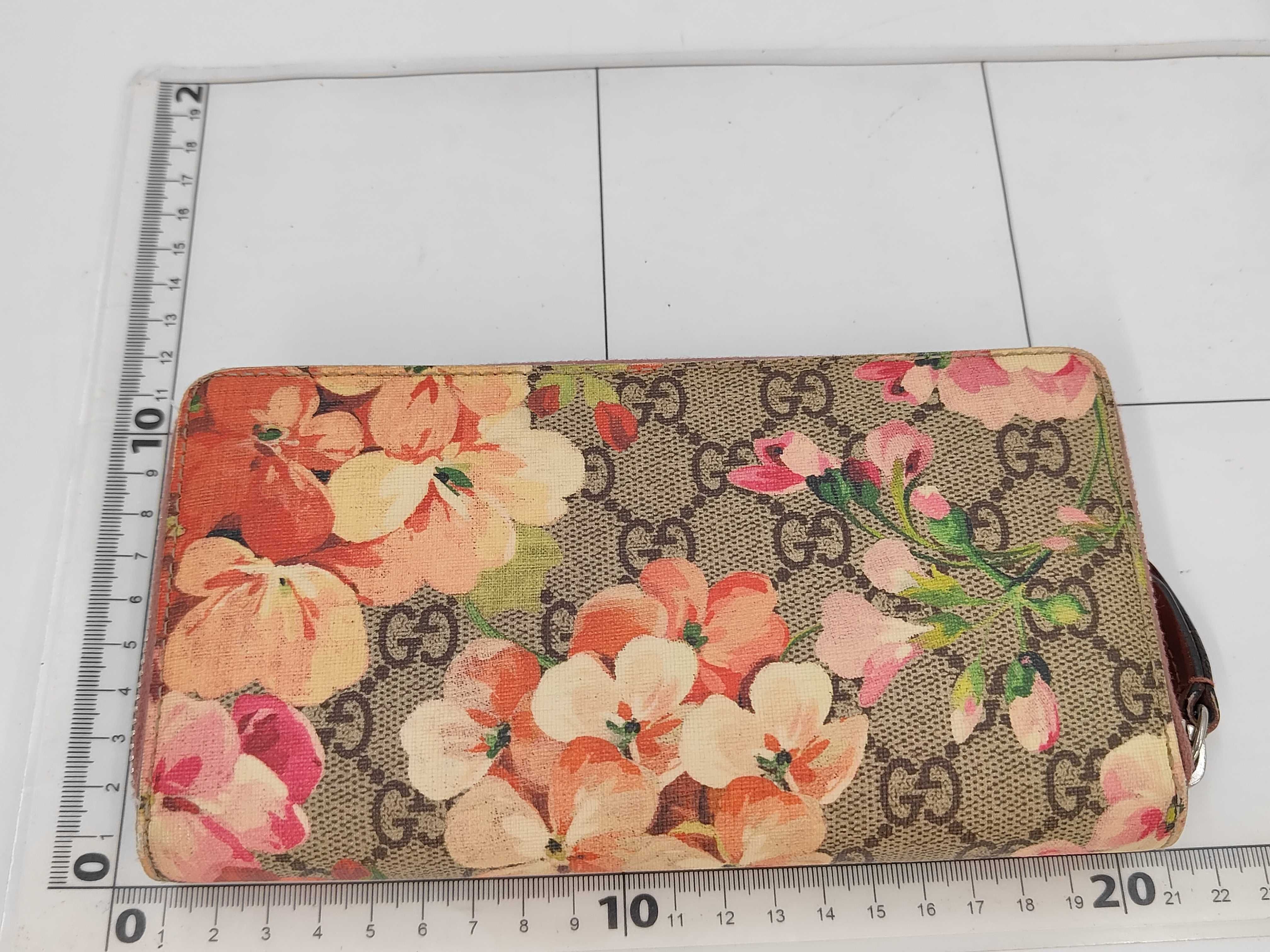 wallet — view 2