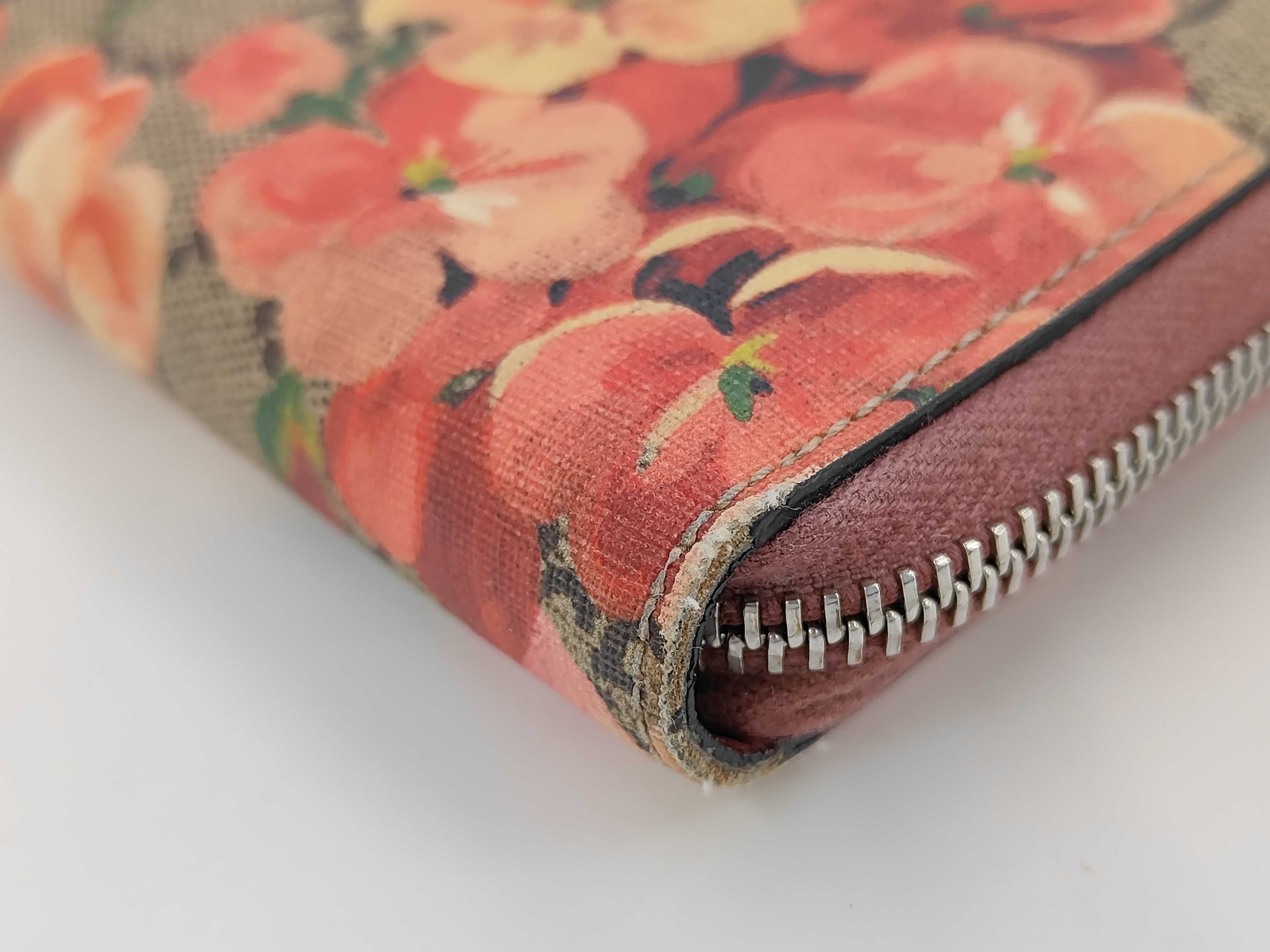 wallet — view 3