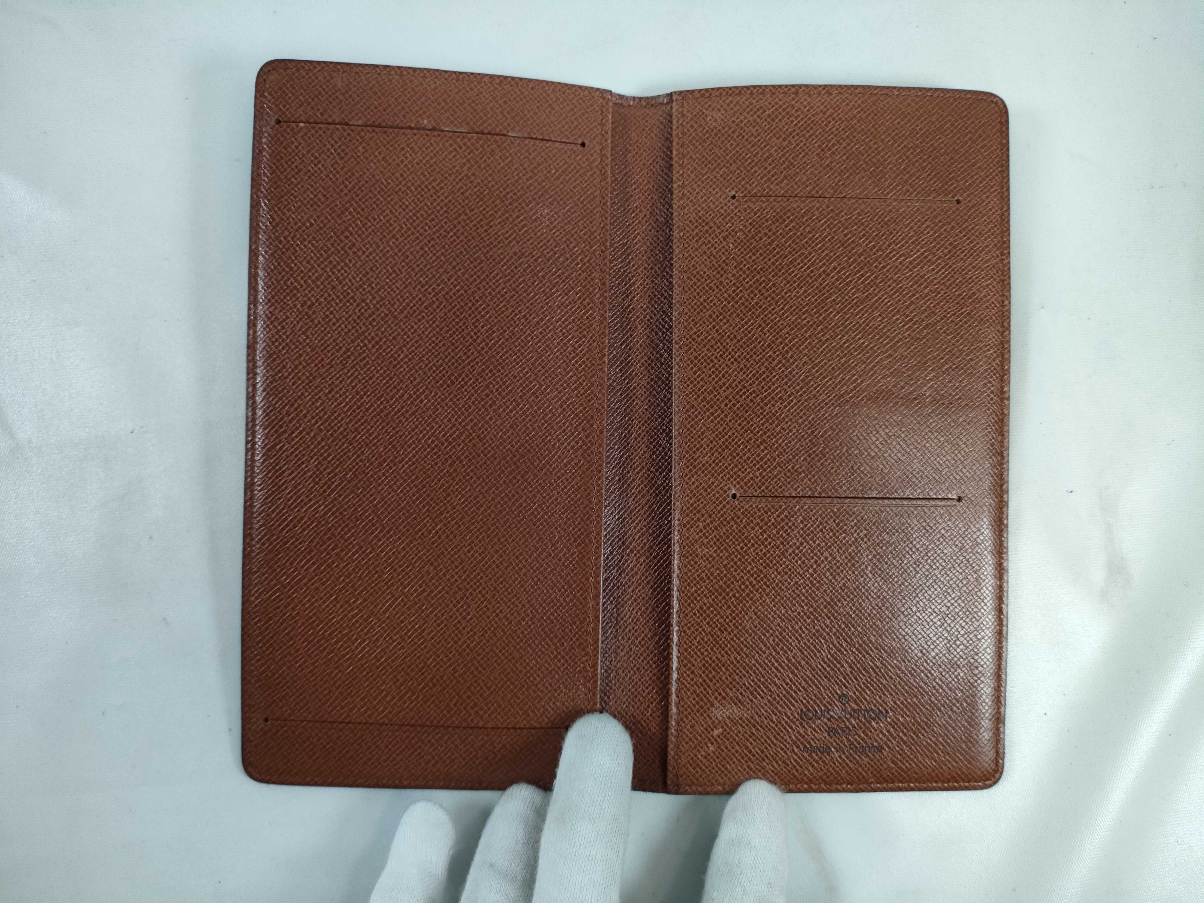 Monogram R20008 Agenda Horizontal Billfold — view 8