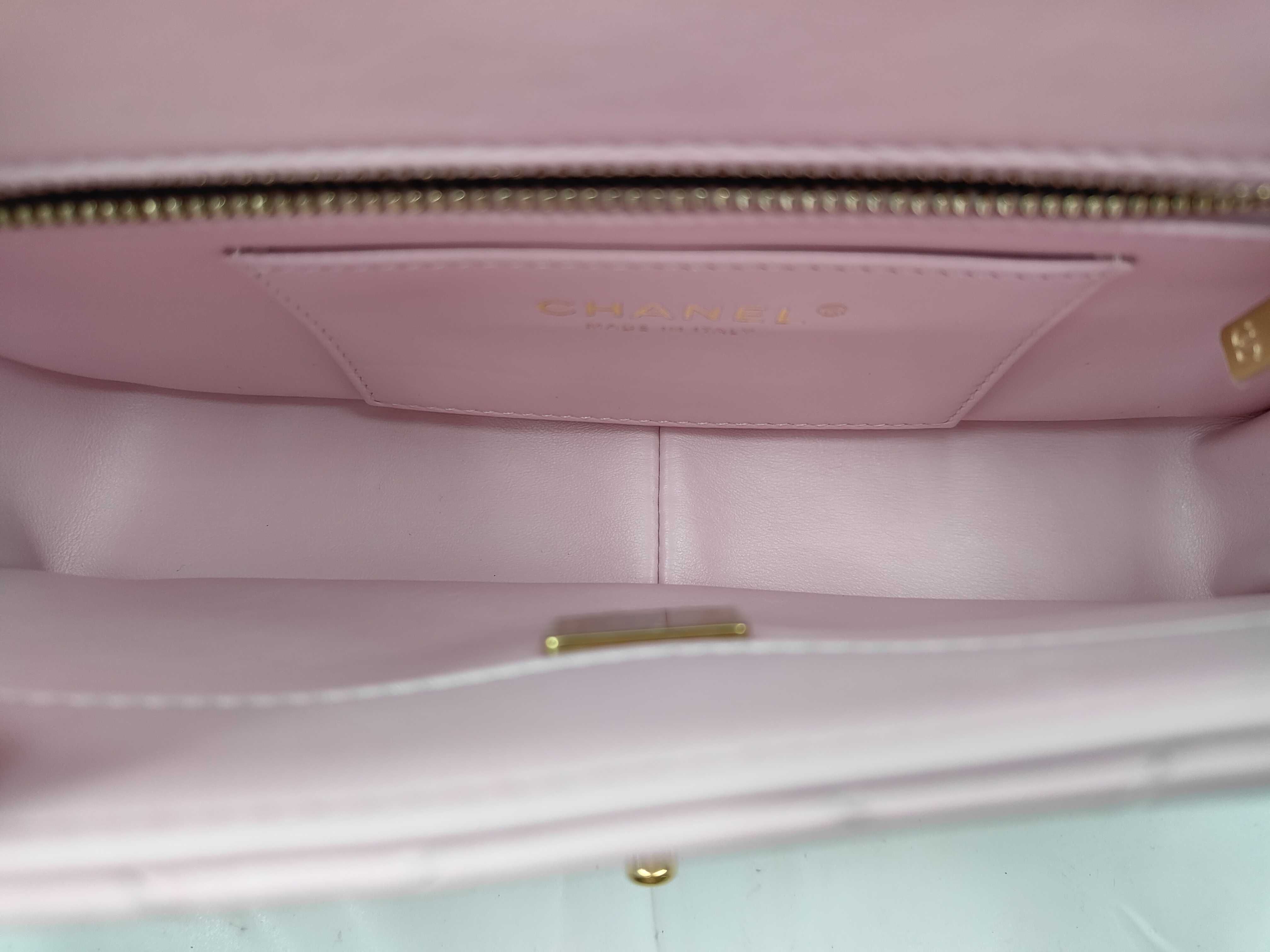 Lambskin Matelassé Chain Shoulder Bag C7N1XEH6 — view 9