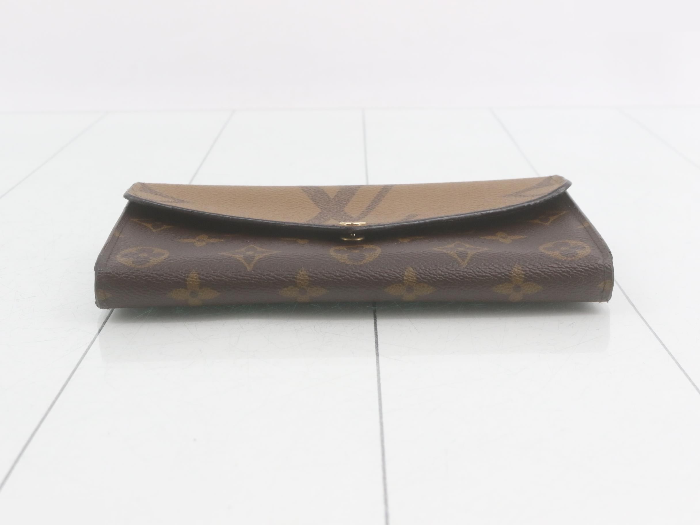 Monogram Giant Reverse Portefeuille Sarah — view 3