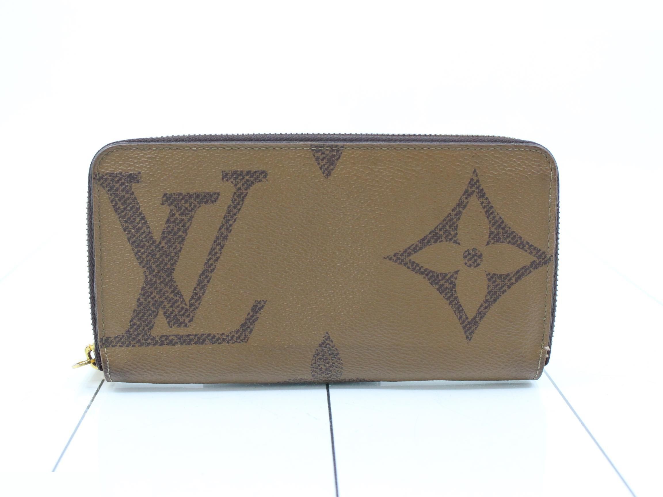 Giant Reverse Zippy Wallet