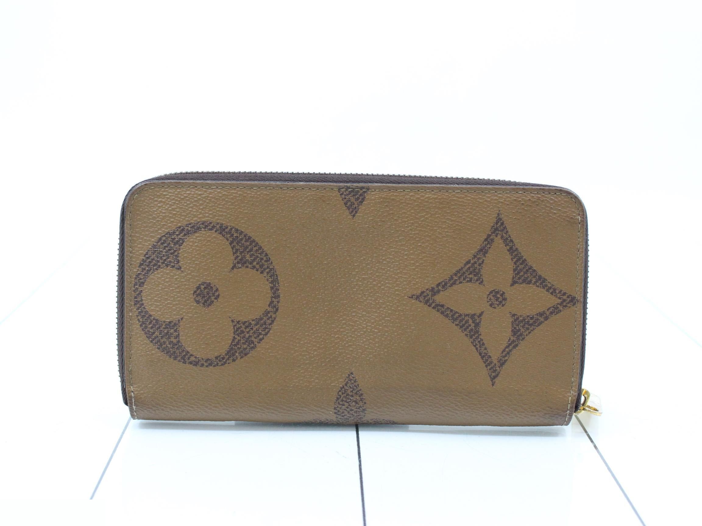 Giant Reverse Zippy Wallet — view 2