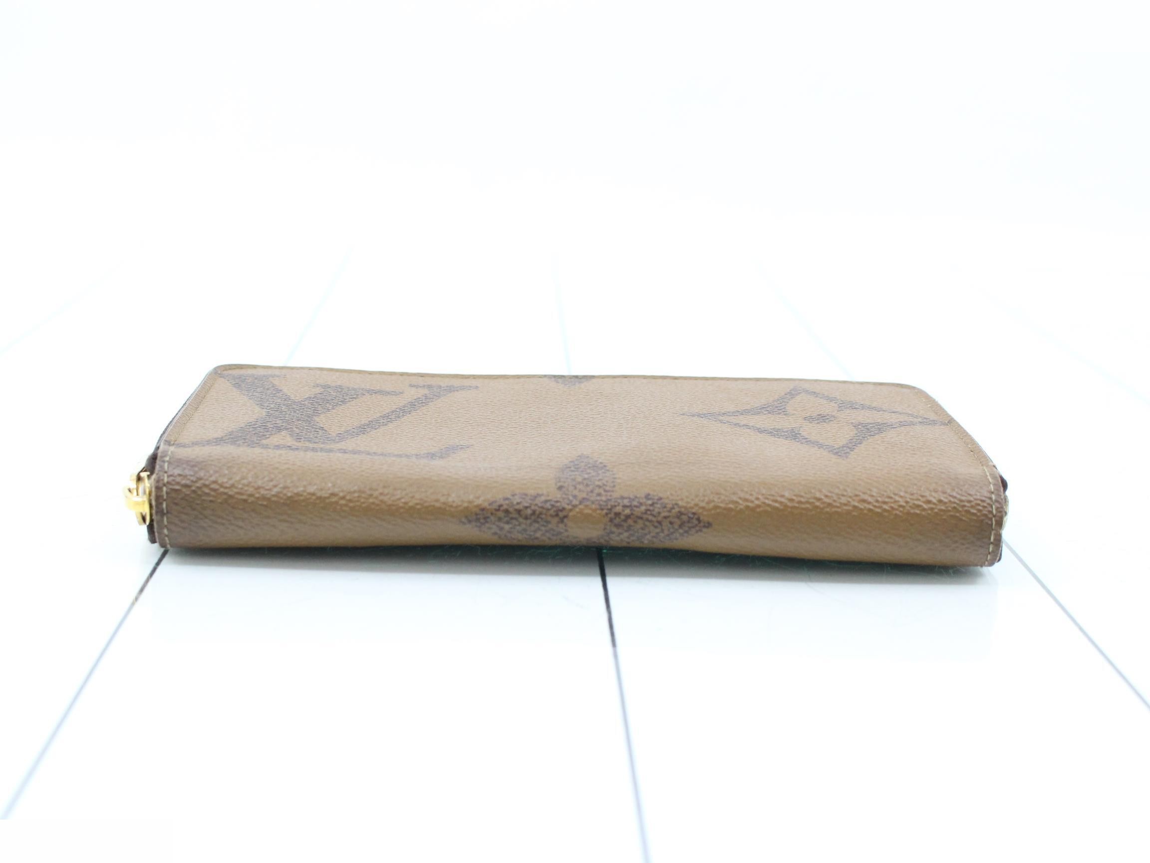 Giant Reverse Zippy Wallet — view 3