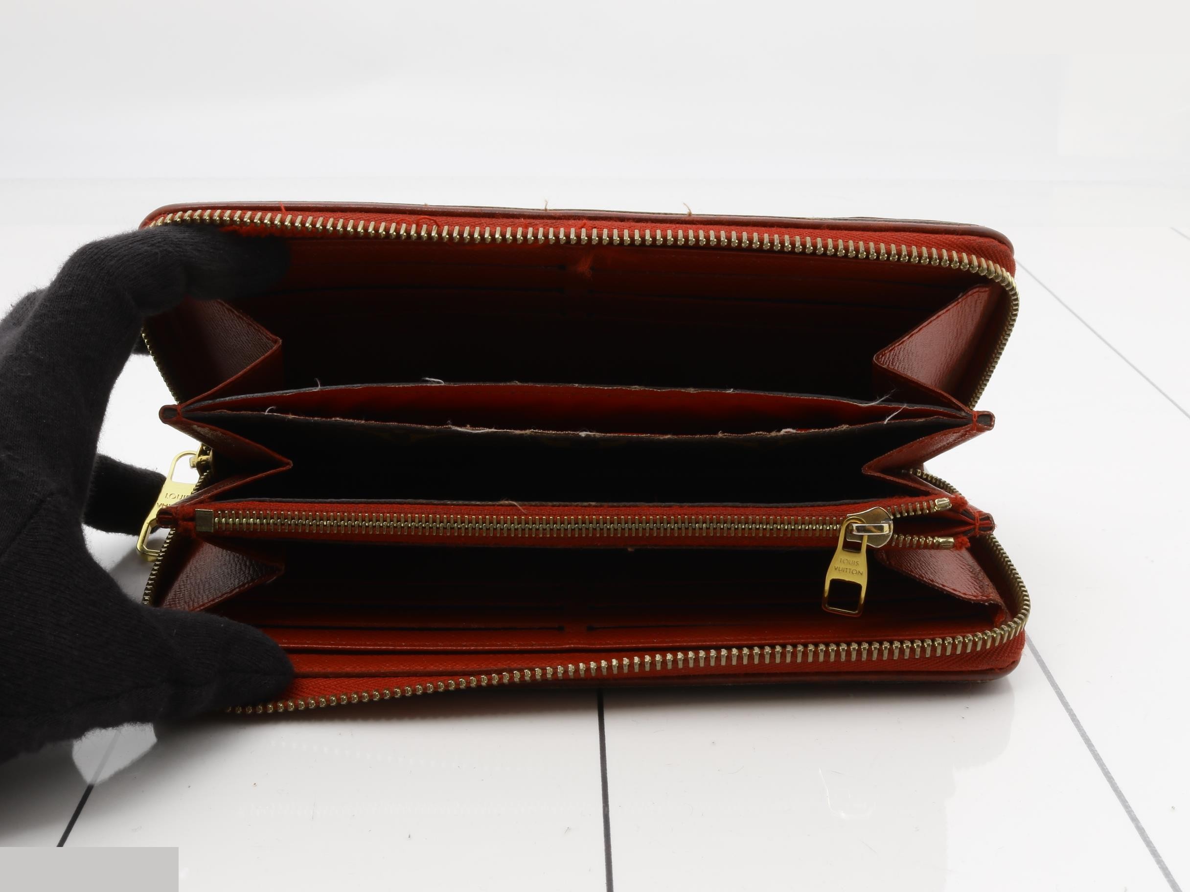 M61854 Zippy Wallet Retiro Cerise — view 4