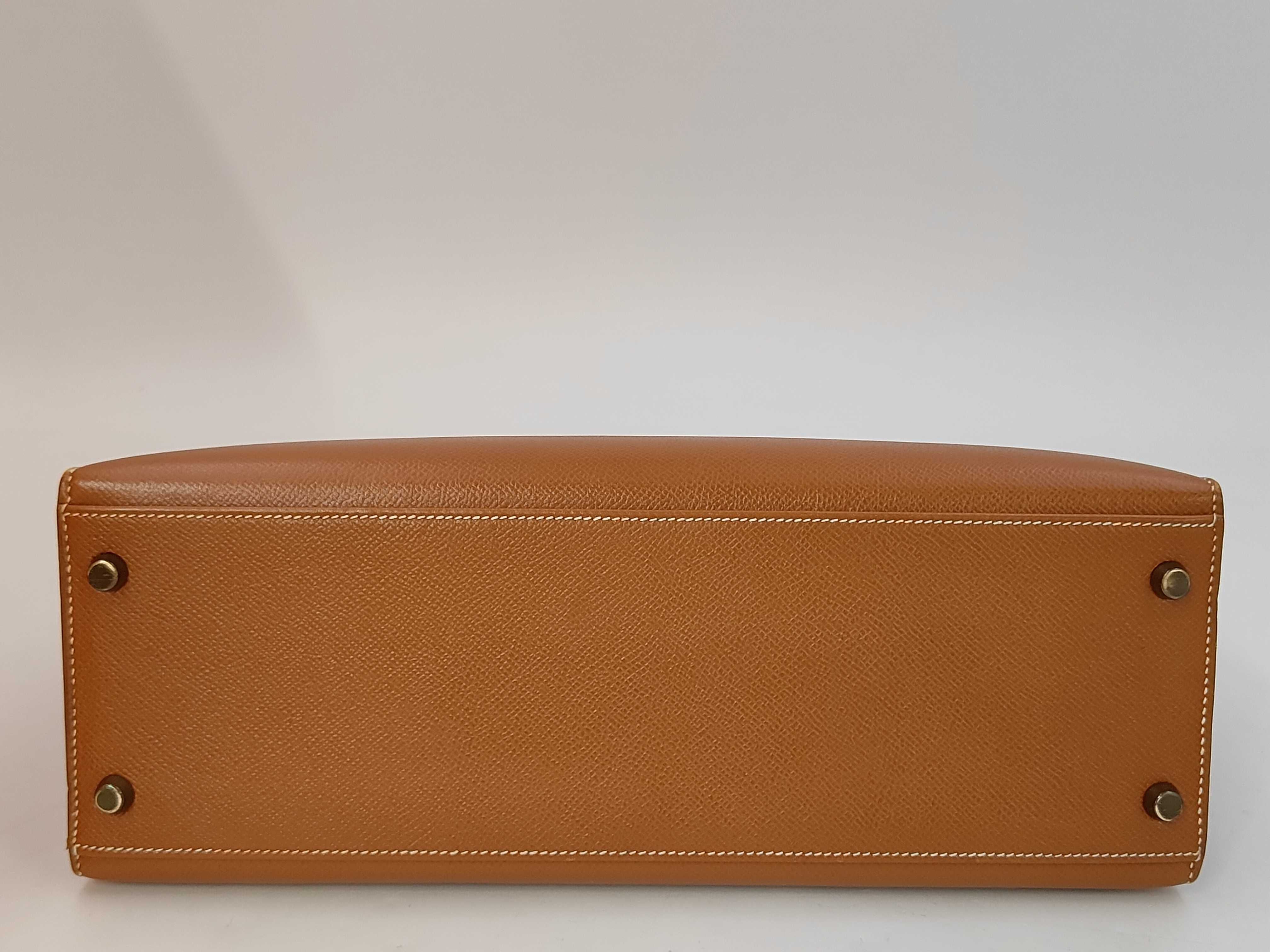 Kelly 32 Courchevel Leather, Brown with Gold Hardware, Stamp: V, Handbag — view 4