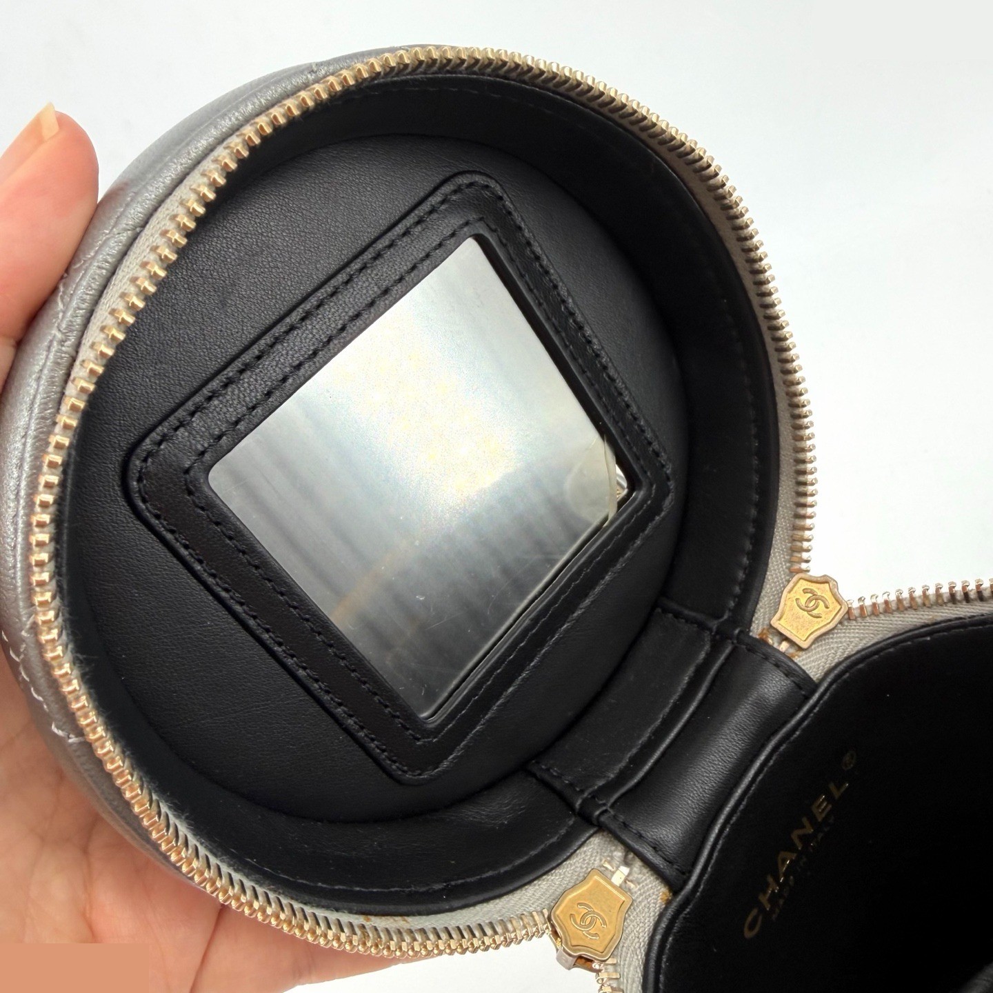vanity case microchip — view 6