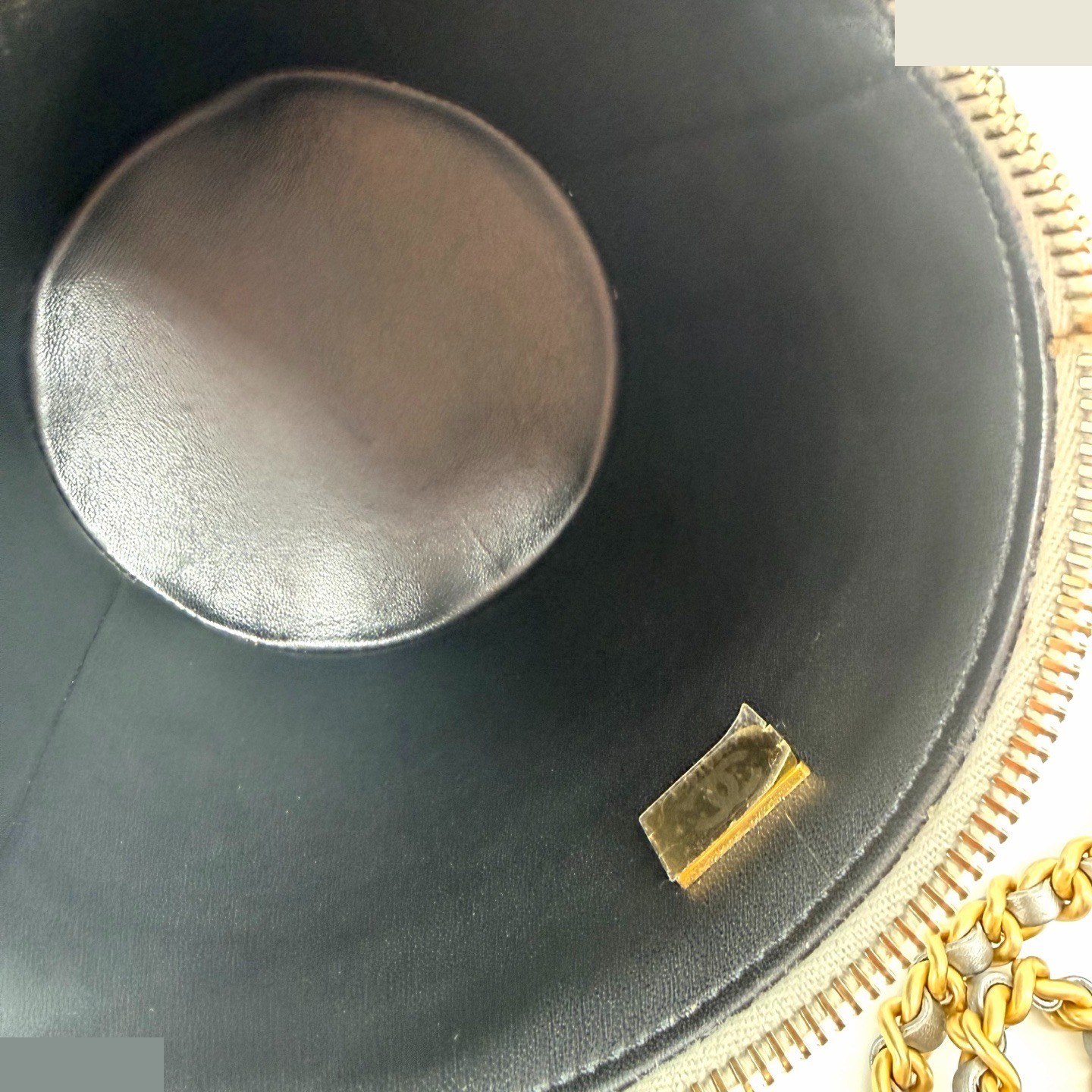 vanity case microchip — view 7
