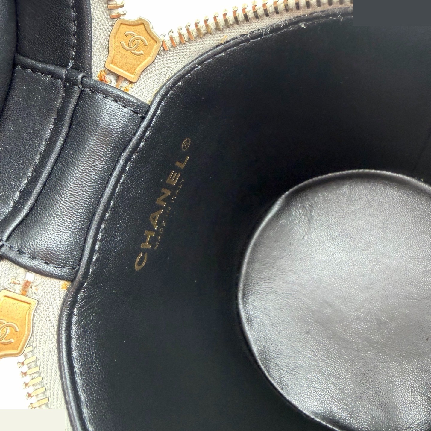 vanity case microchip — view 8