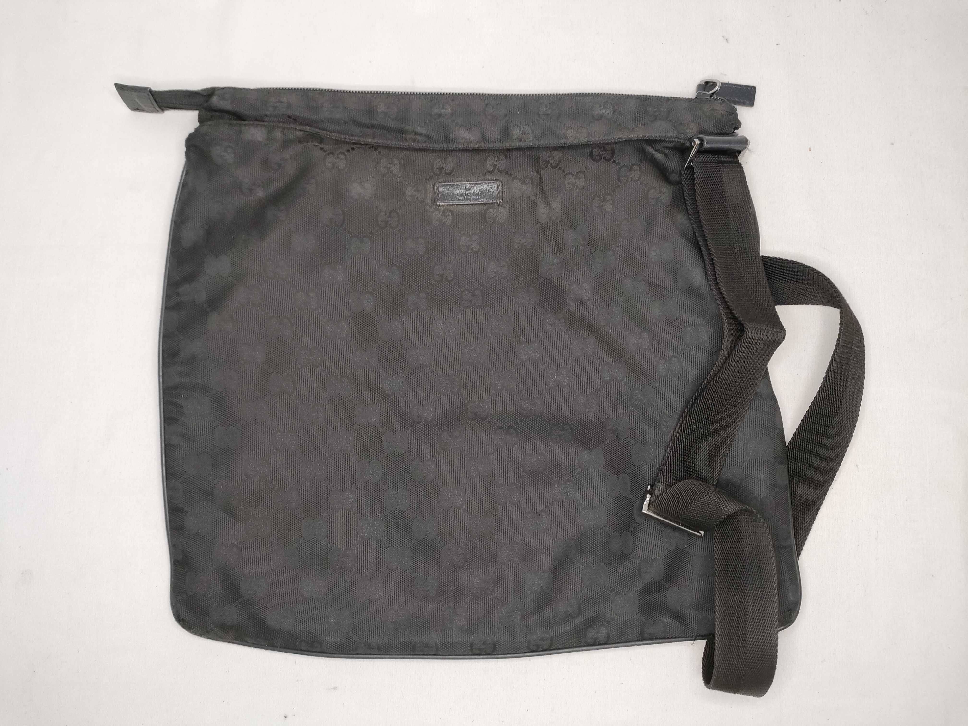 GG Canvas Shoulder Bag