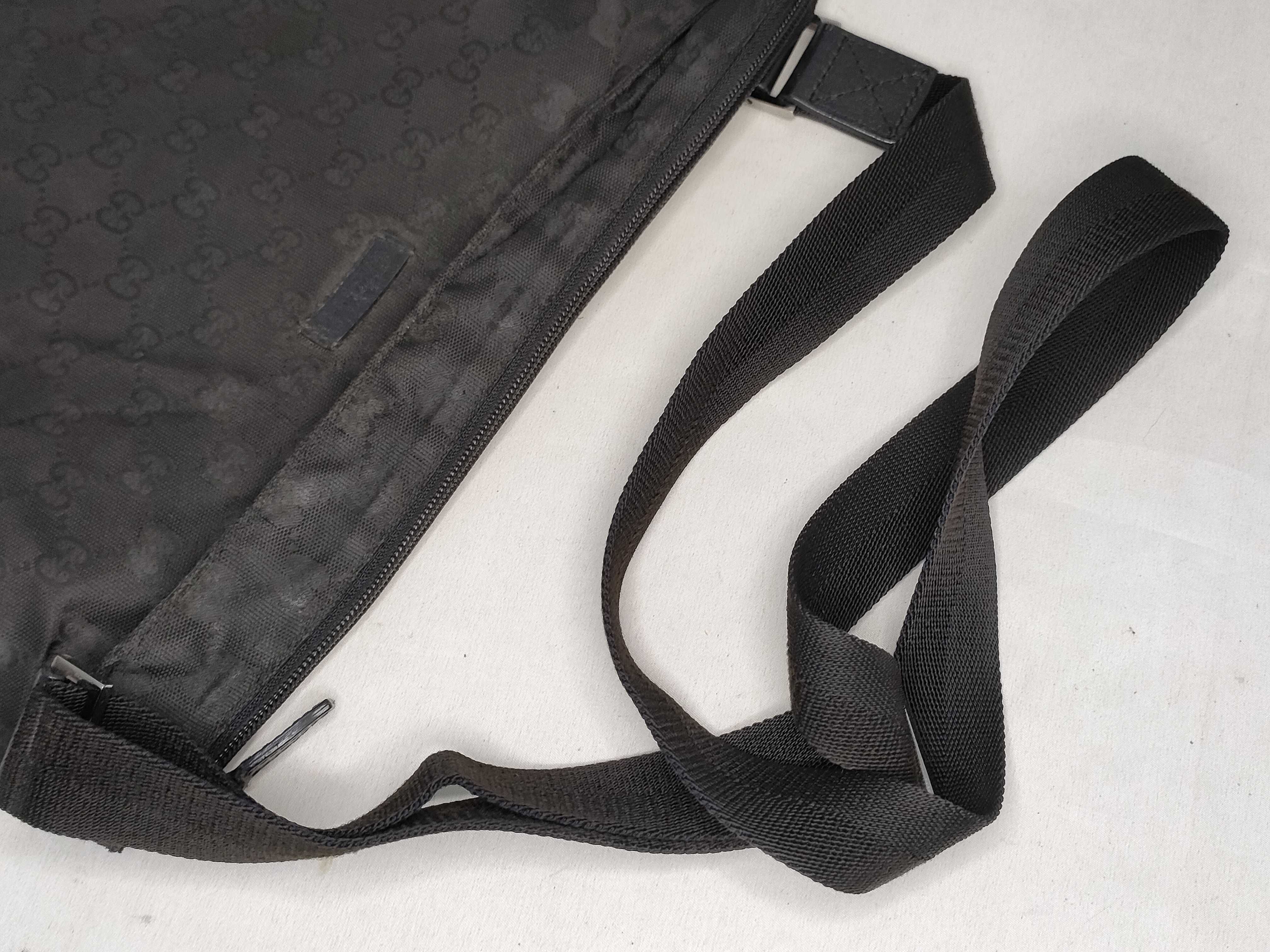 GG Canvas Shoulder Bag — view 3