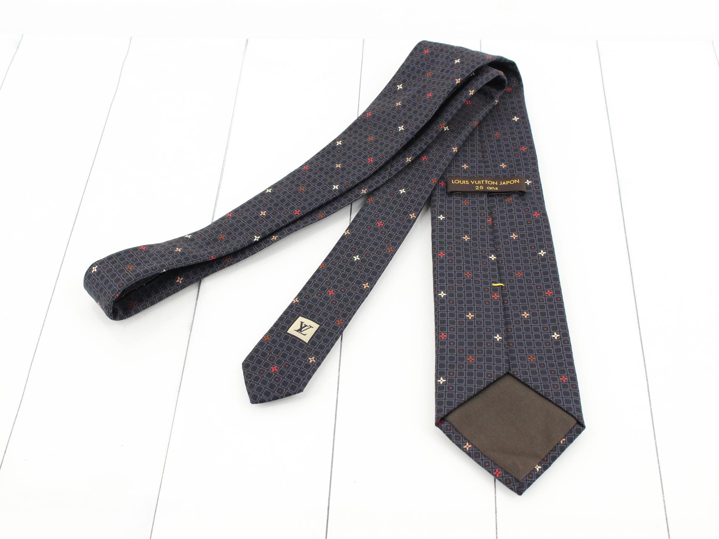 tie — view 2
