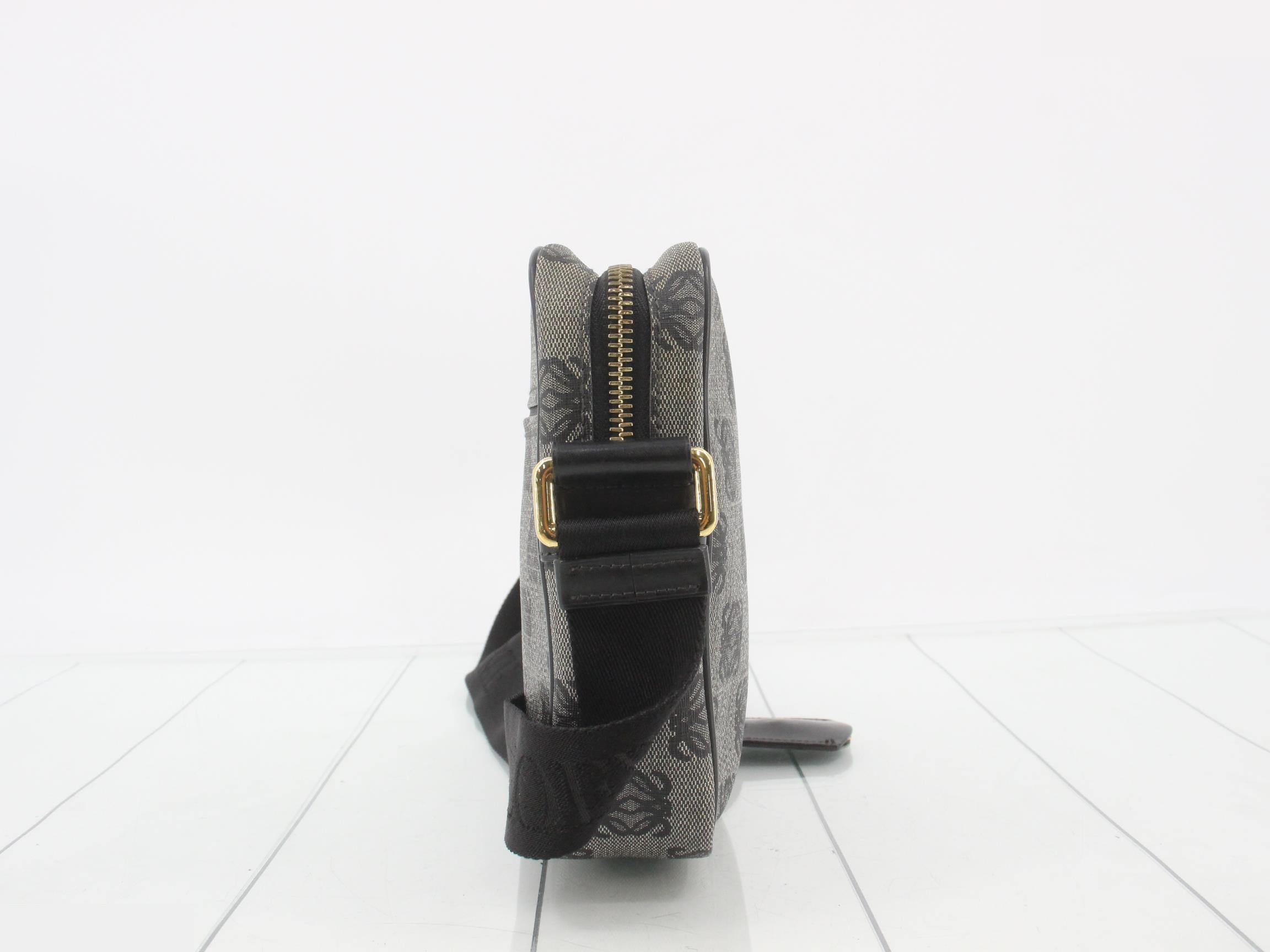 Anagram canvas shoulder bag — view 3