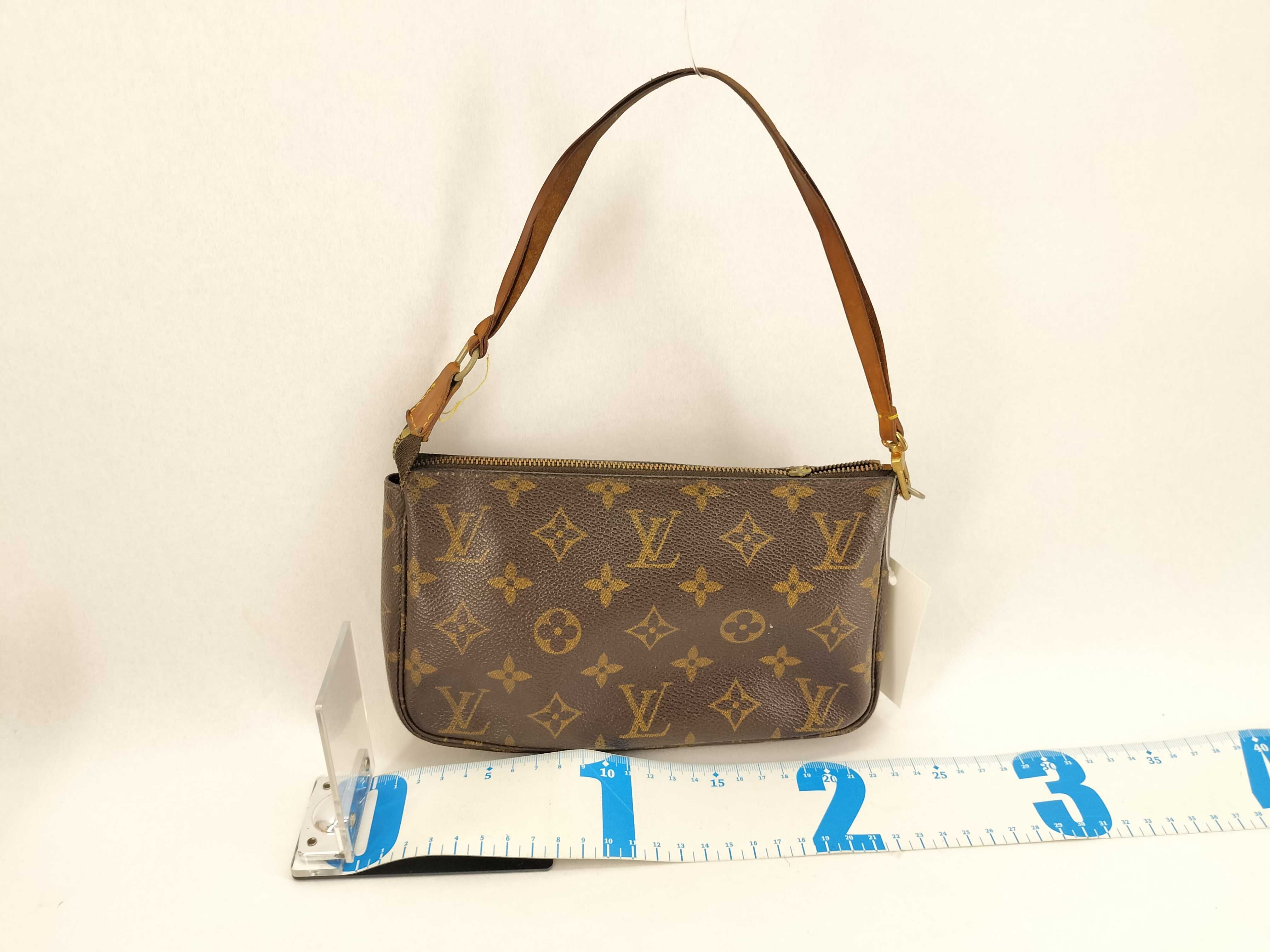Monogram Pochette Accessoires M51980 (chain broken) — view 2