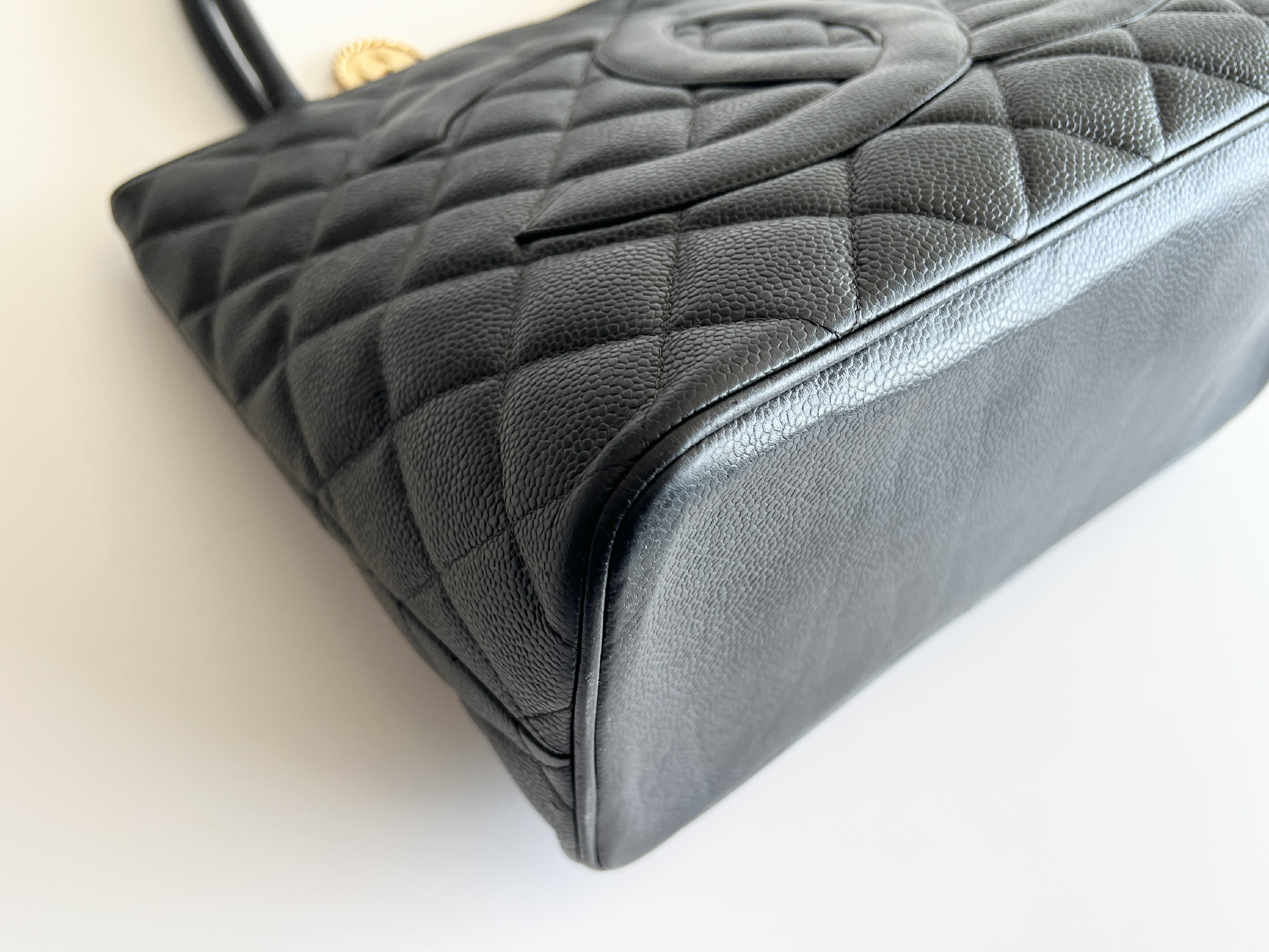 Reissue Tote Bag, Coco Mark Logo, Caviar Skin, Matelassé Leather, Series 7 Tote Bag — view 11