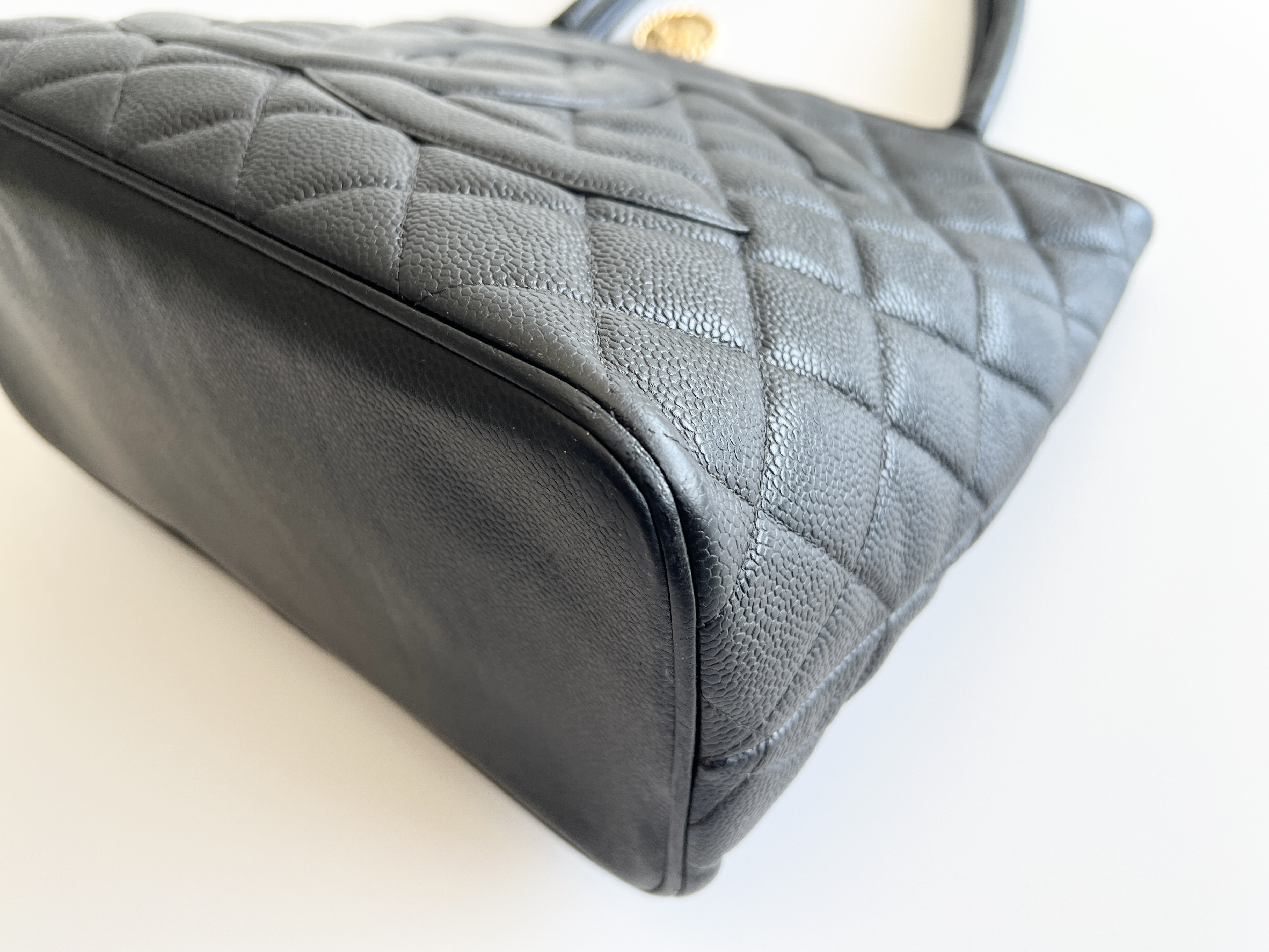 Reissue Tote Bag, Coco Mark Logo, Caviar Skin, Matelassé Leather, Series 7 Tote Bag — view 12