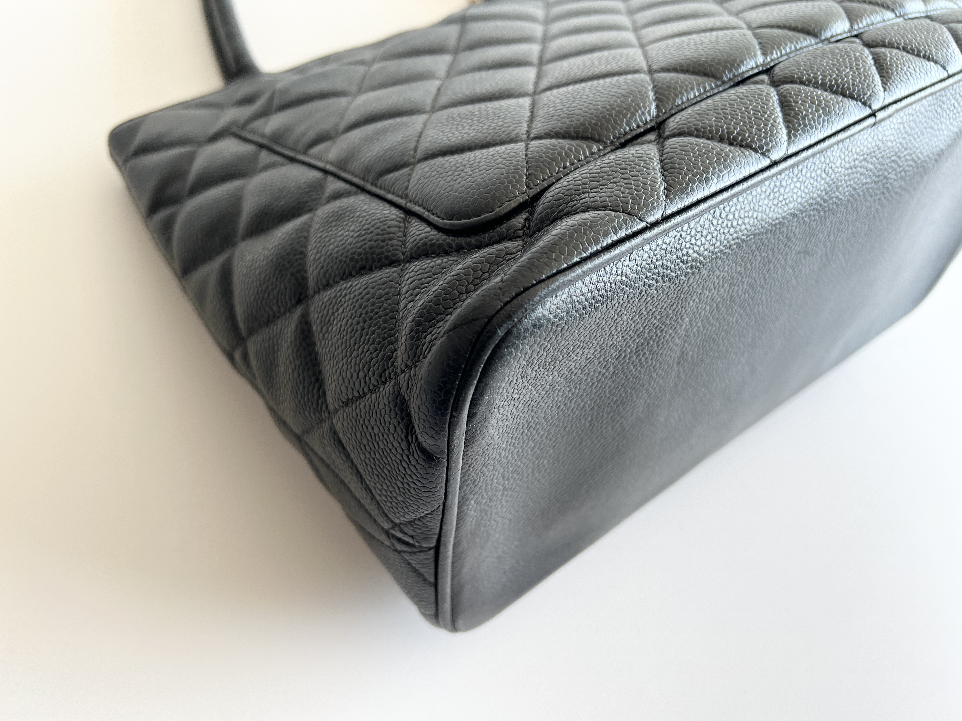 Reissue Tote Bag, Coco Mark Logo, Caviar Skin, Matelassé Leather, Series 7 Tote Bag — view 13