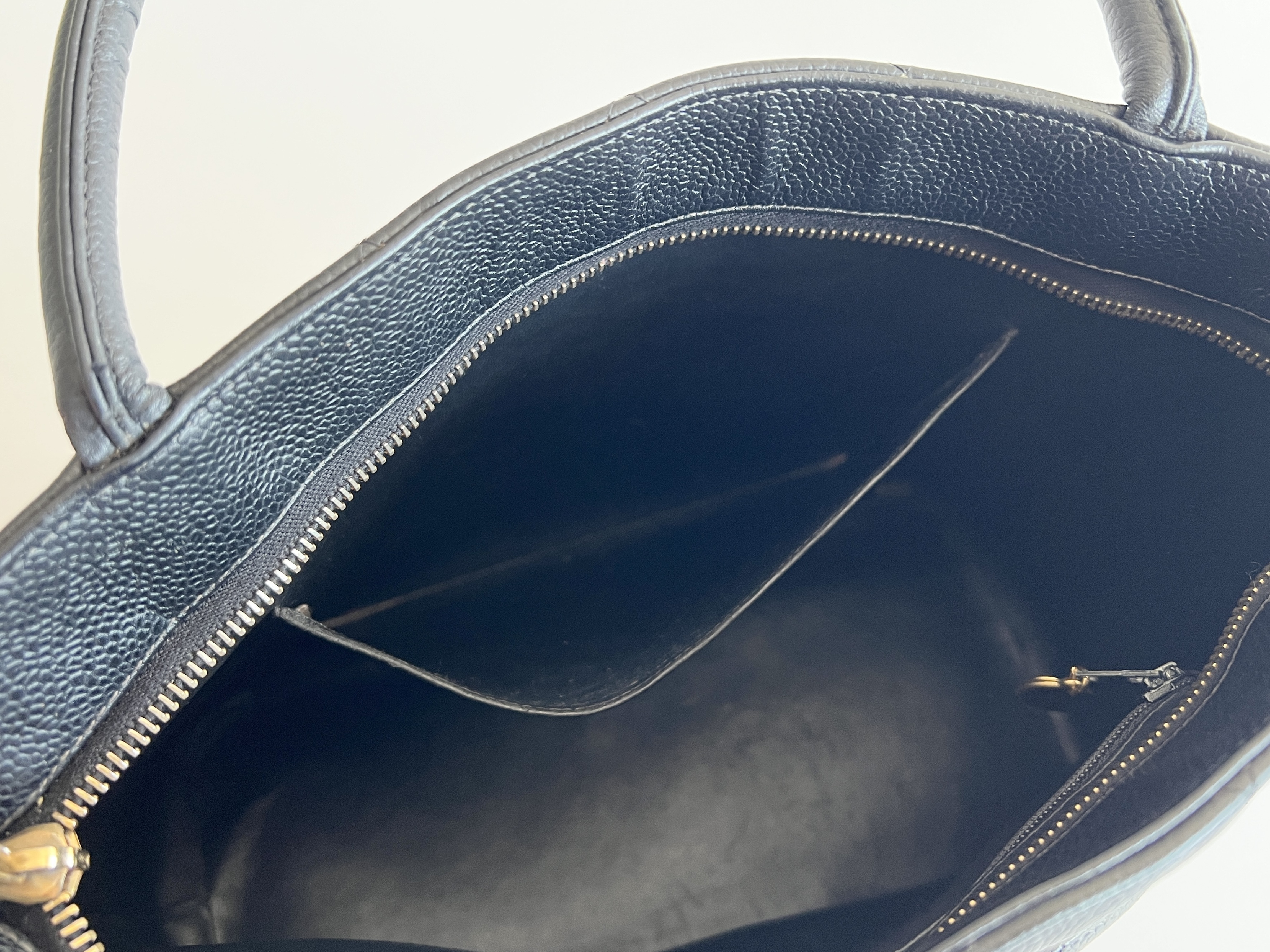 Reissue Tote Bag, Coco Mark Logo, Caviar Skin, Matelassé Leather, Series 7 Tote Bag — view 9